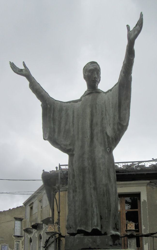 Statue für den Ortspatron in Novara di Sicilia