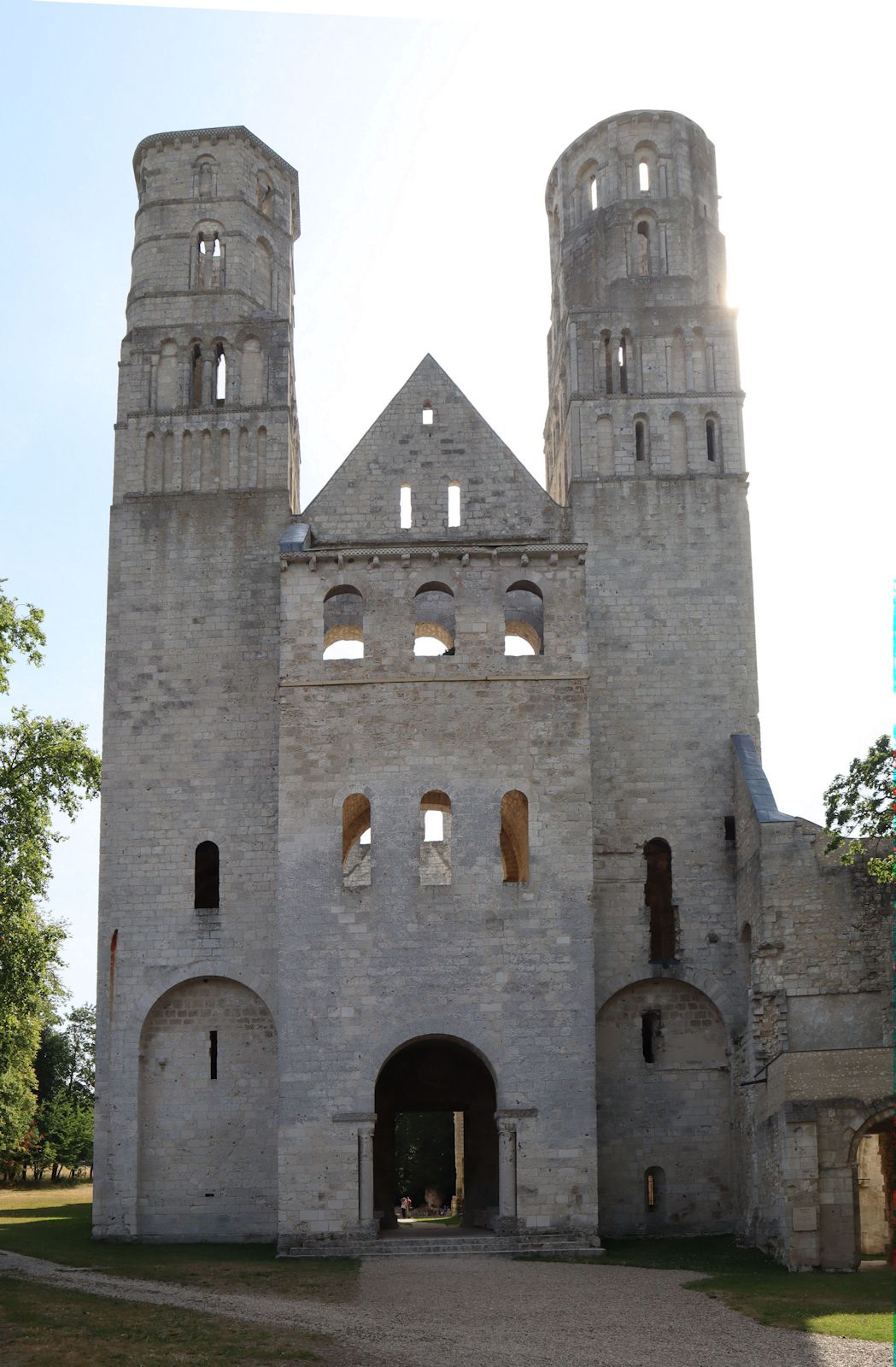 Ruine der Kirche des ehemaligen Klosters in Jumièges