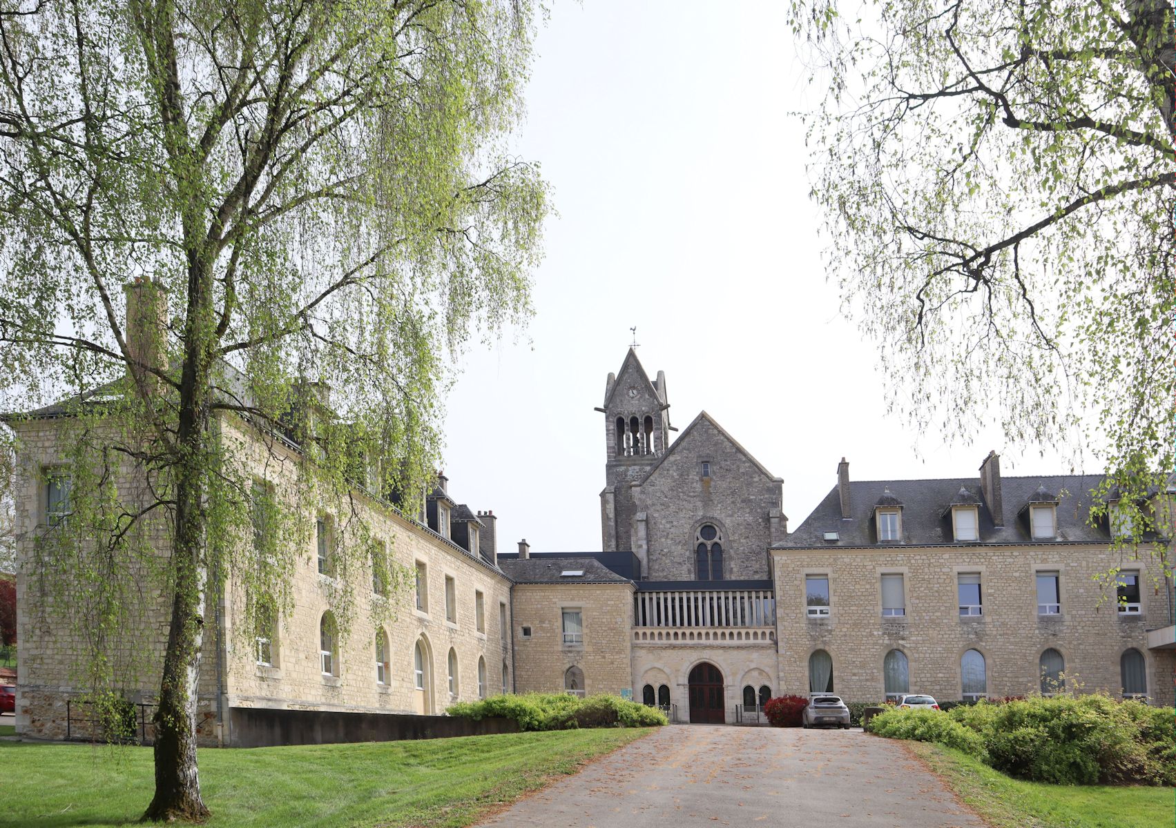 das wieder aufgebaute Kloster Igny