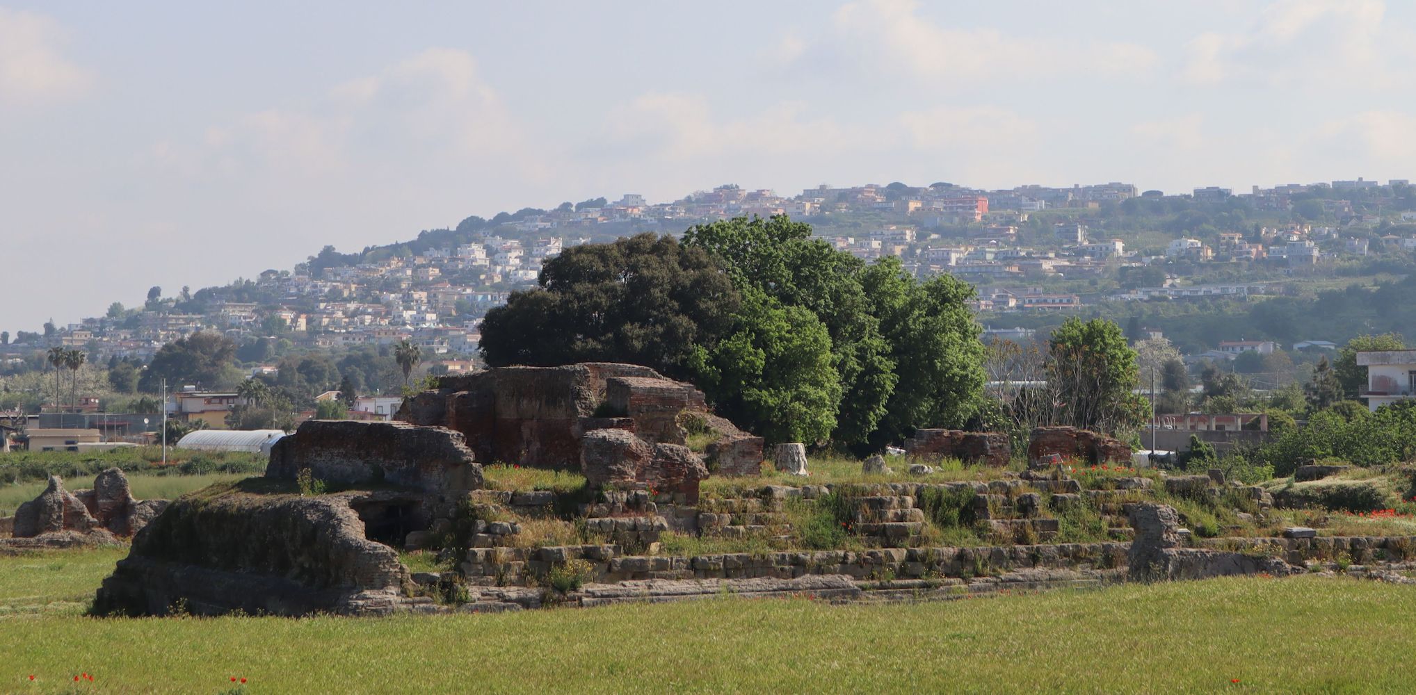 Ruinen des Forums von Cumae