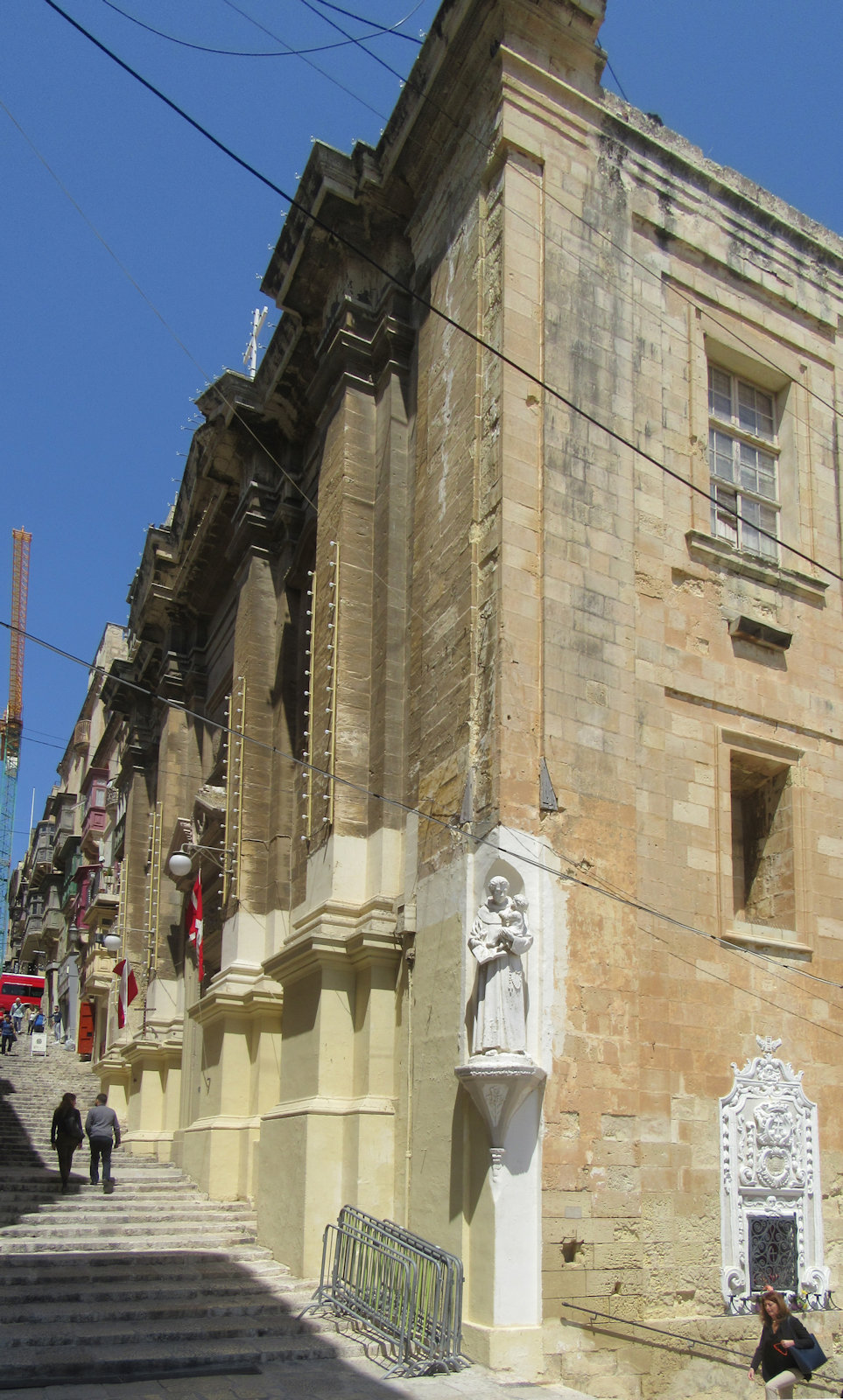 2006 aufgestellter Reliquienschrein in der Maria-von-Jesus-Kirche in Valetta