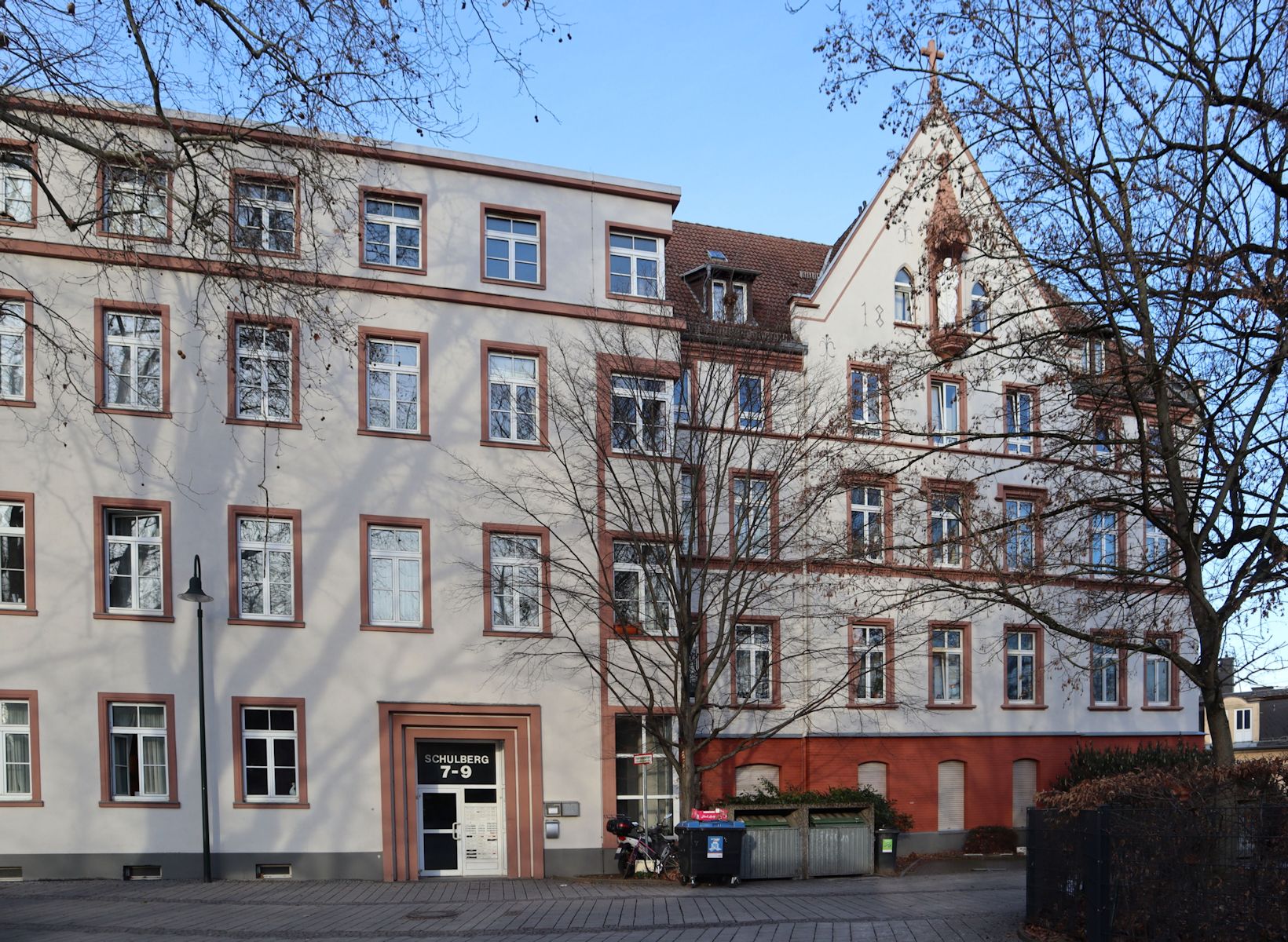 ehemaliges Haus der Barmherzigen Brüder in Wiesbaden, heute eine Schule