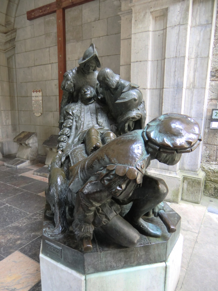 Skulptur von der Verwundung des Ignatius in Pamplona, im Sanktuarium Ignatius in Loyola