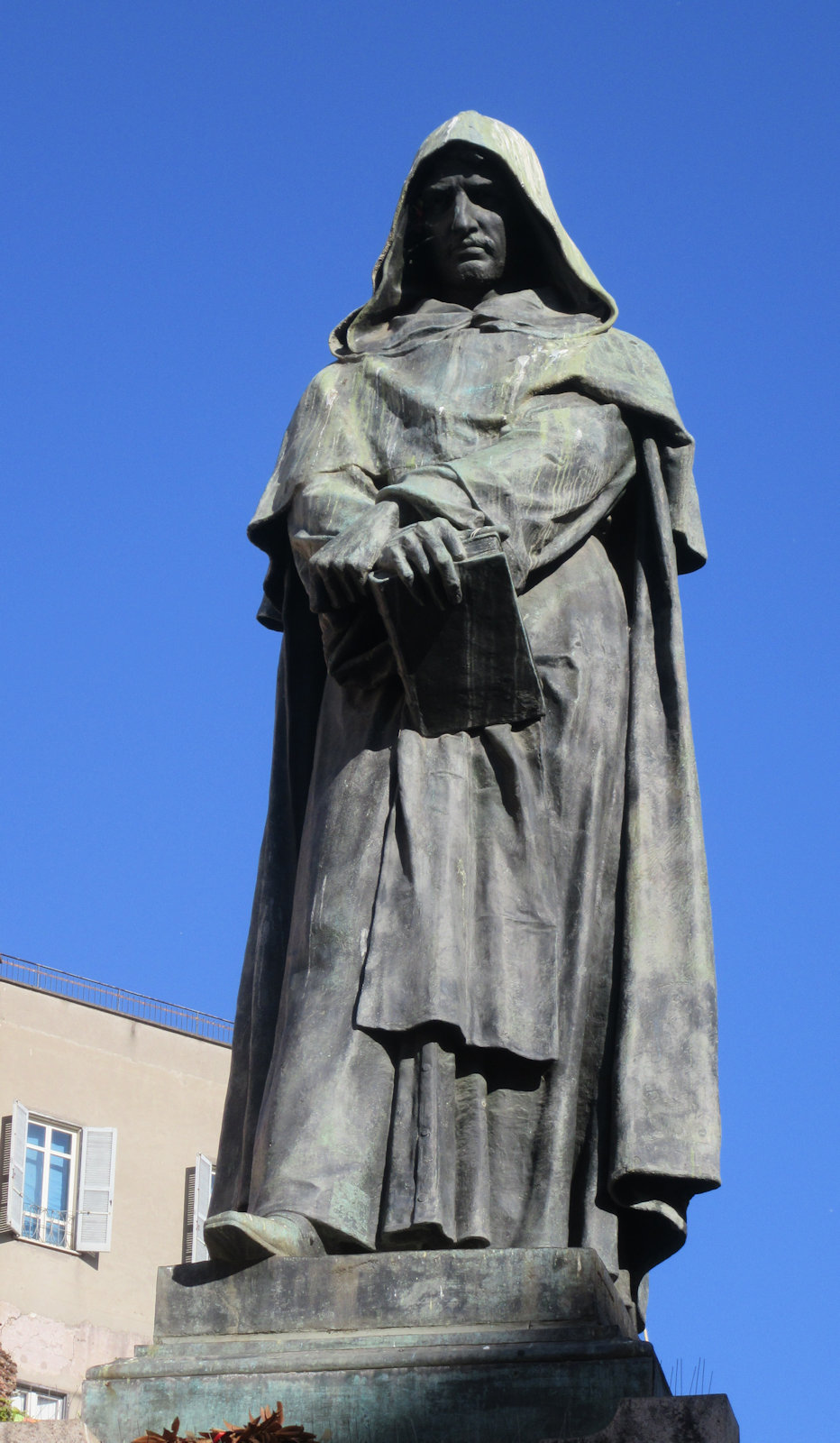 Denkmal für Giordano Bruno, den Priester, Dichter, Philosophen und Astronomen, der 1600 der Ketzerei und Magie für schuldig befunden und an der Stelle des Denkmals auf dem Scheiterhaufen verbrannt wurde, 1887, auf dem Platz Campo de' Fiori in Rom