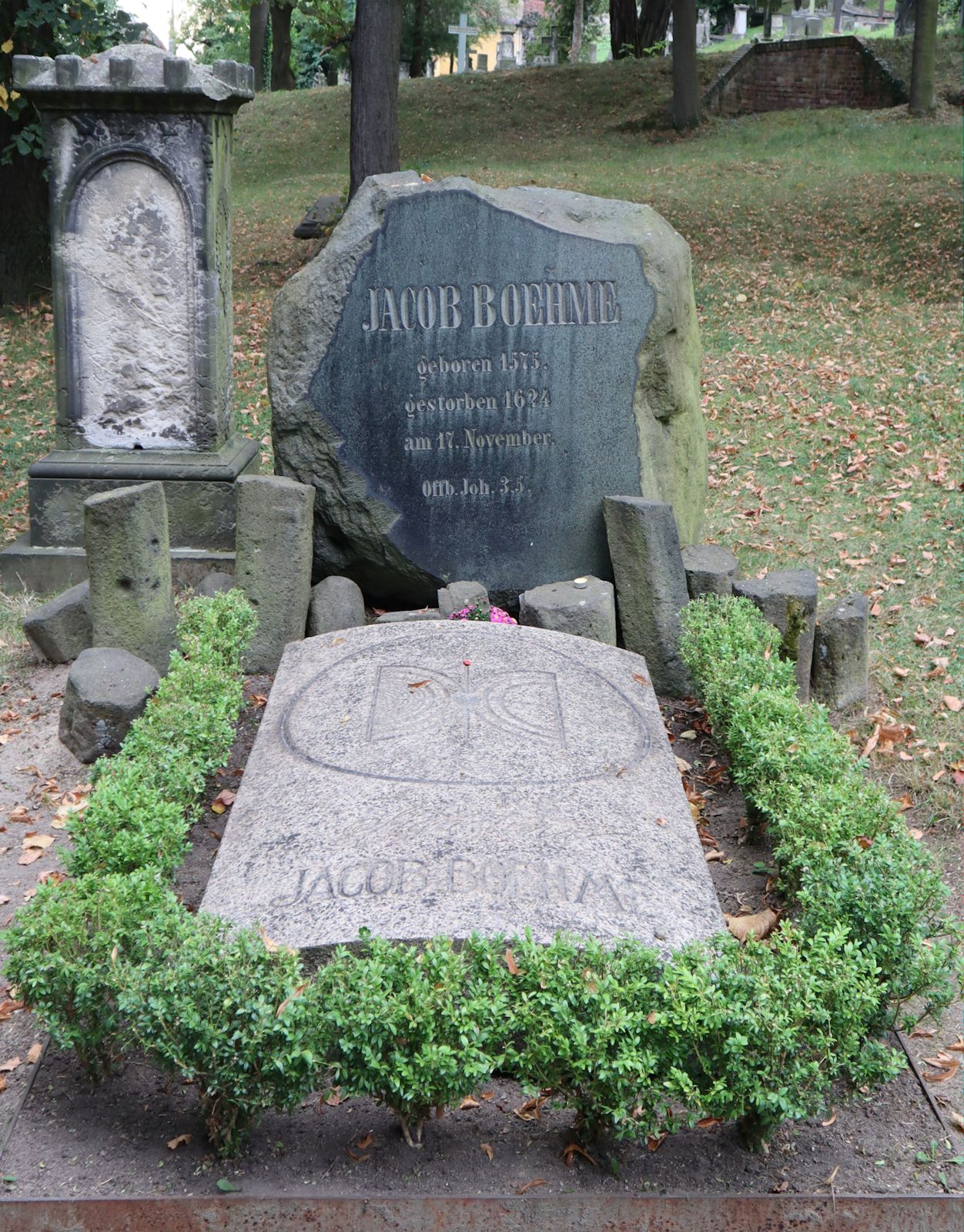 Jakob Böhmes Grab auf dem historischen Friedhof an der Nikolai-Kirche