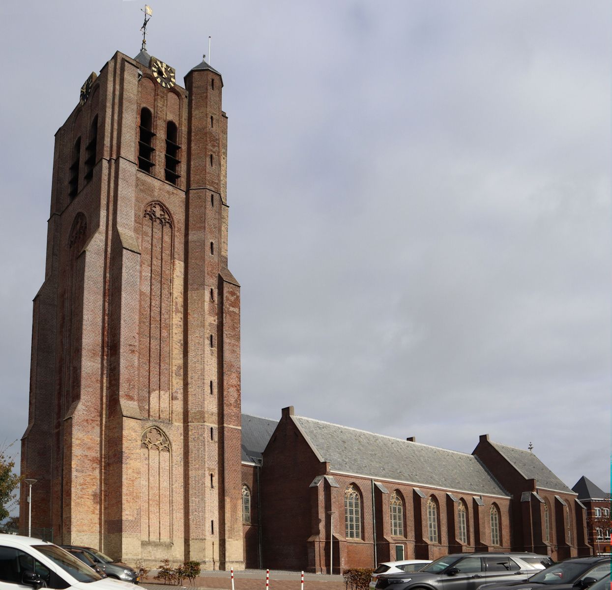 Die um 1450 gebaute, heute reformierte Kirche in Monster