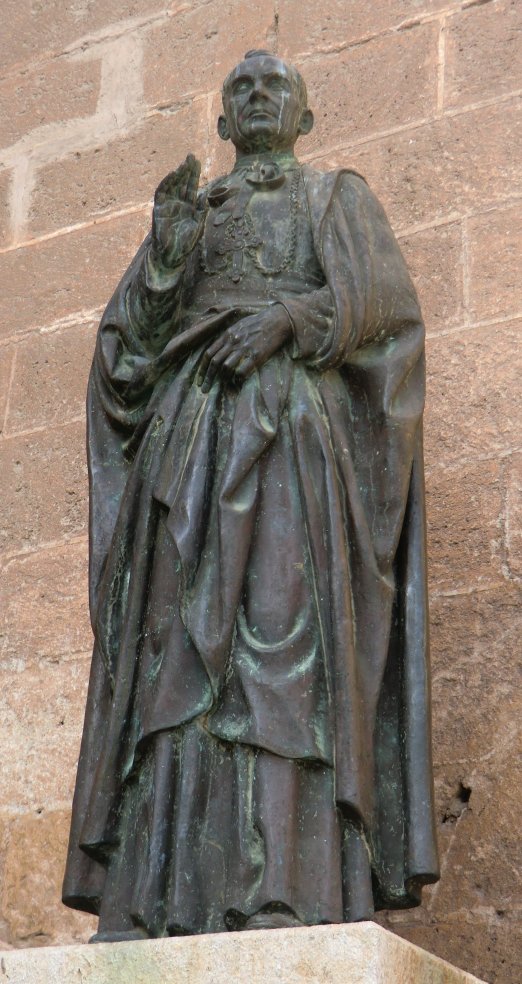 Statue vor der Kathedrale in Almería