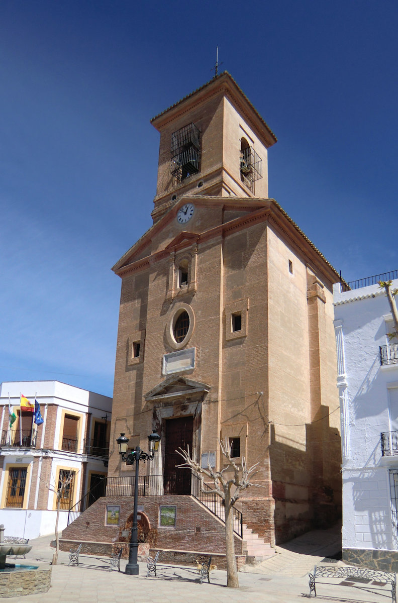 Kirche im Bergdorf Ohanes, in der Jakob zwei Tage nach seiner Geburt getauft wurde. Auf dem Platz davor wurde 2001 eine Bronzefigur als Denkmal für ihn errichtet.