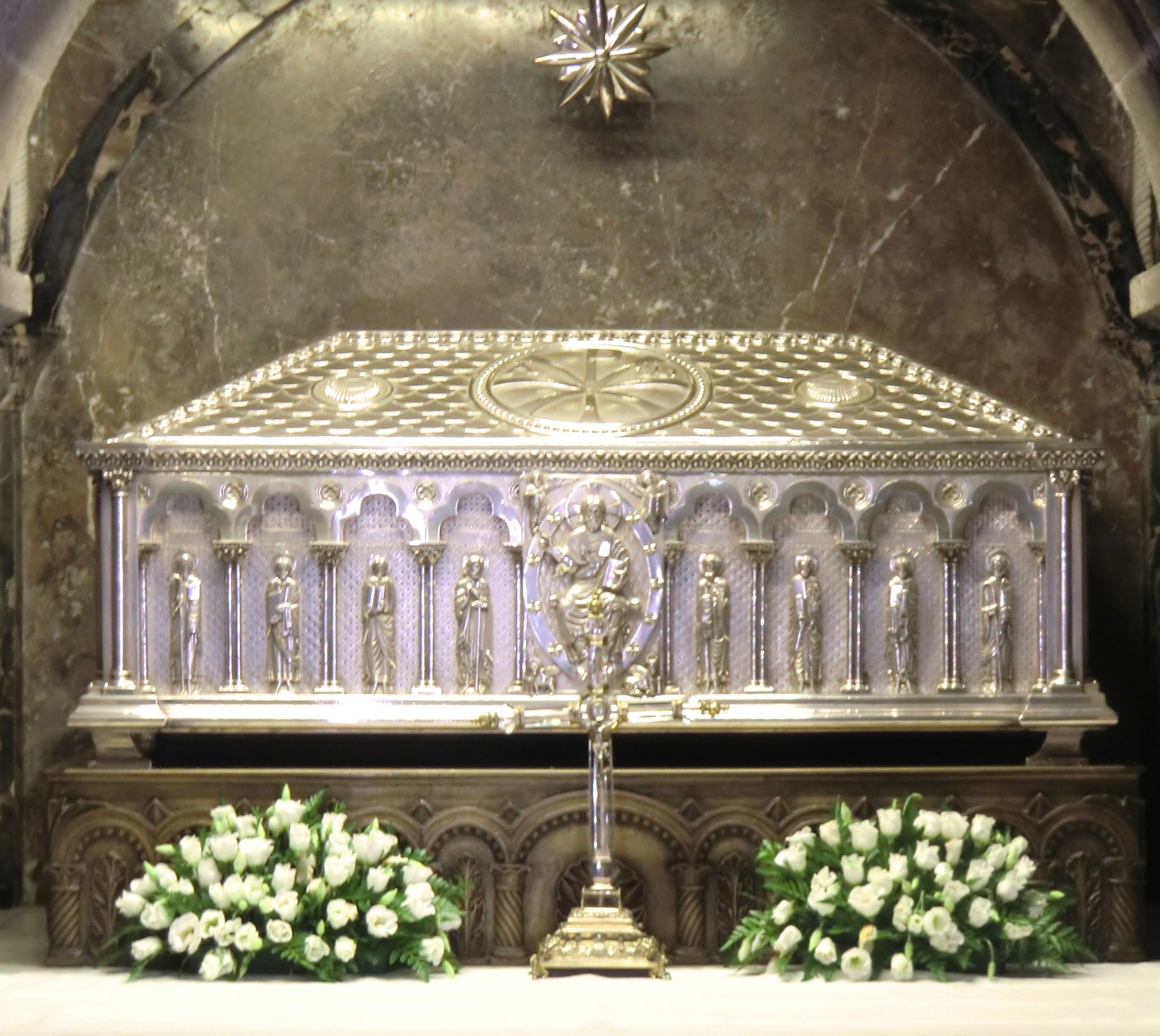 Der Reliquenschrein in der Krypta der Kathedrale in  Santiago de Compostela