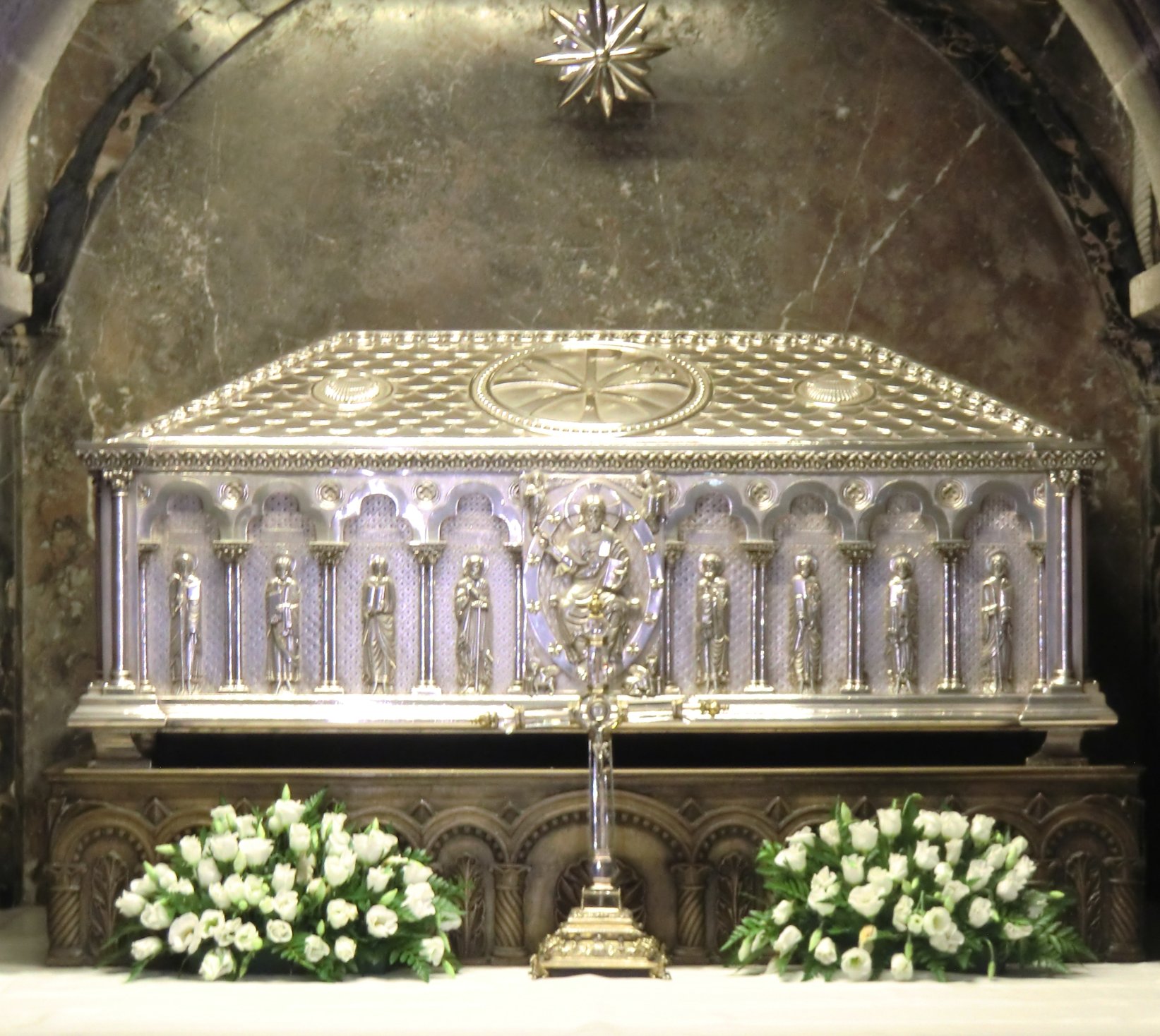 Der Reliquenschrein in der Krypta der Kathedrale in Santiago de Compostela