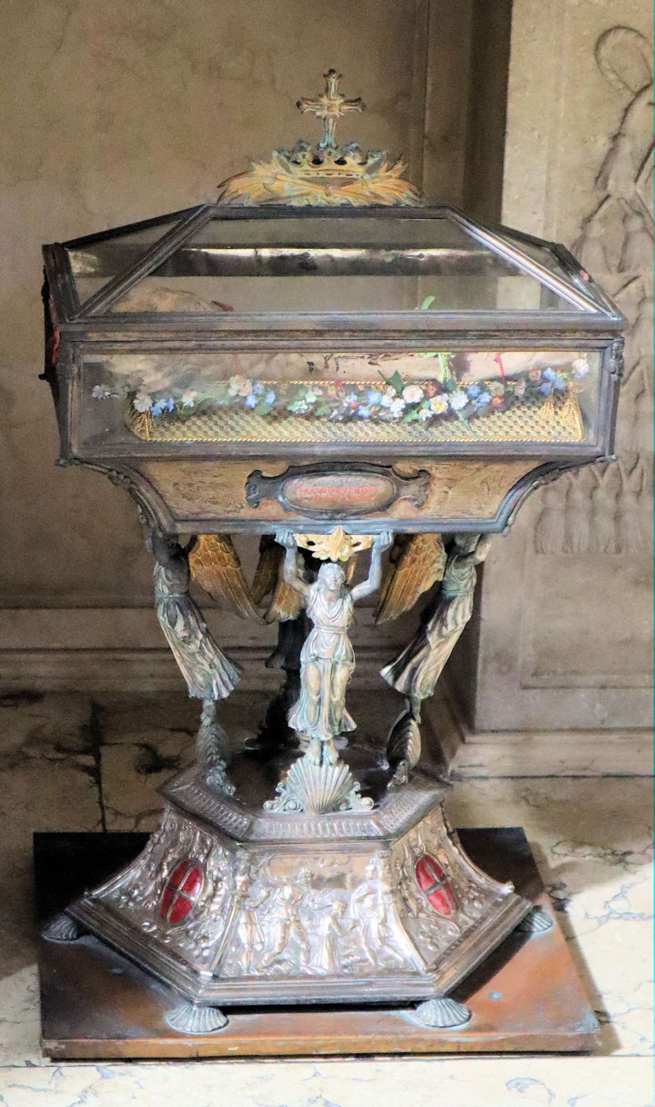 Armreliquie in der Kathedrale in Pavia