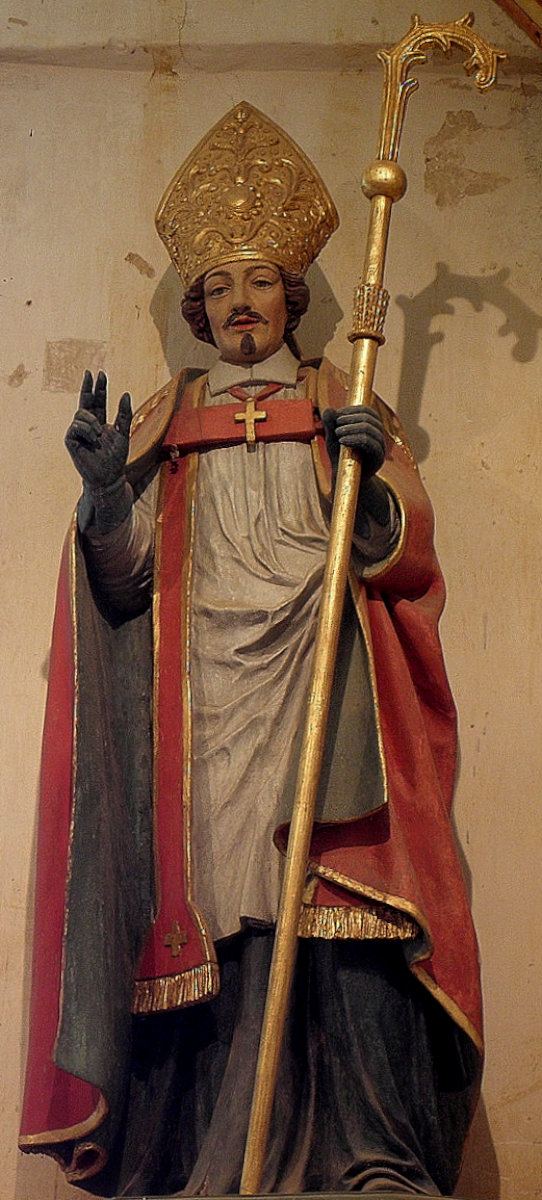 Statue in der Kapelle Saint-Jaoua in Plouvien