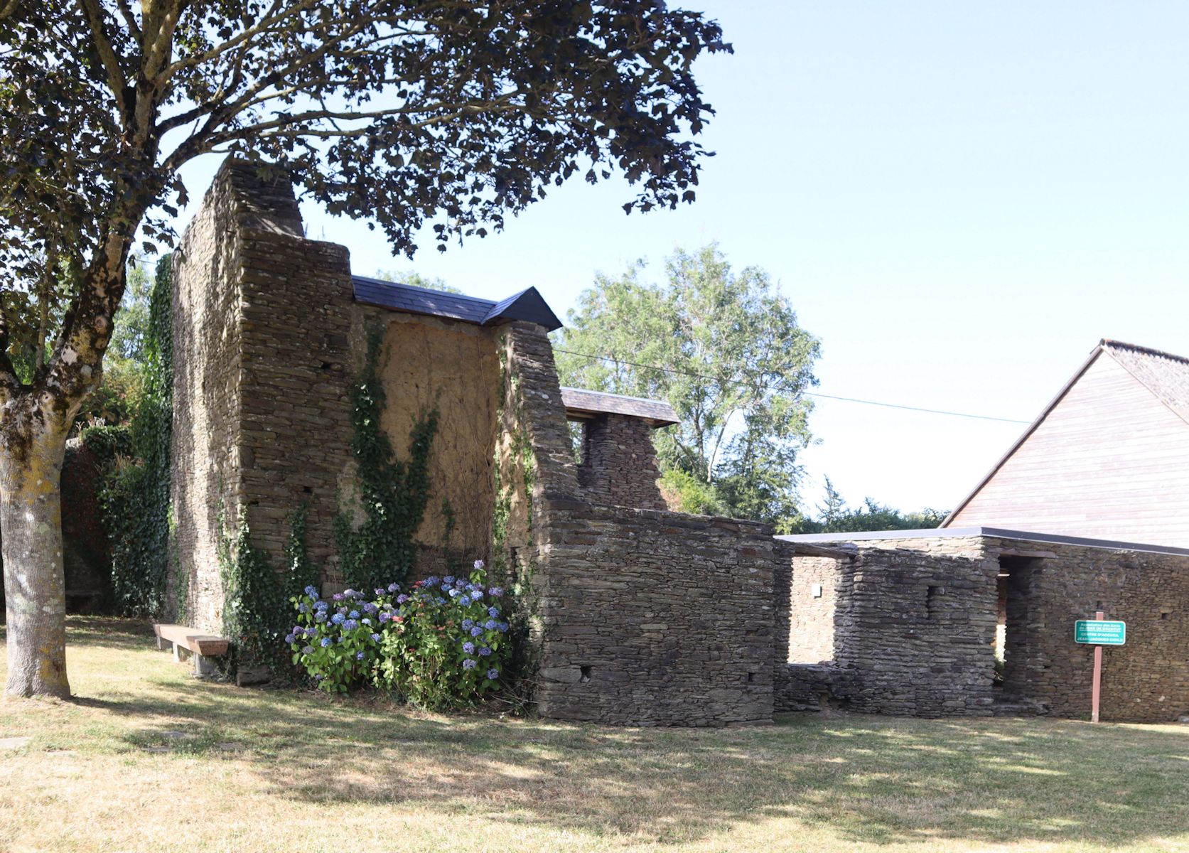 Reste von Johannes'Geburtshaus im Weiler La Boissée