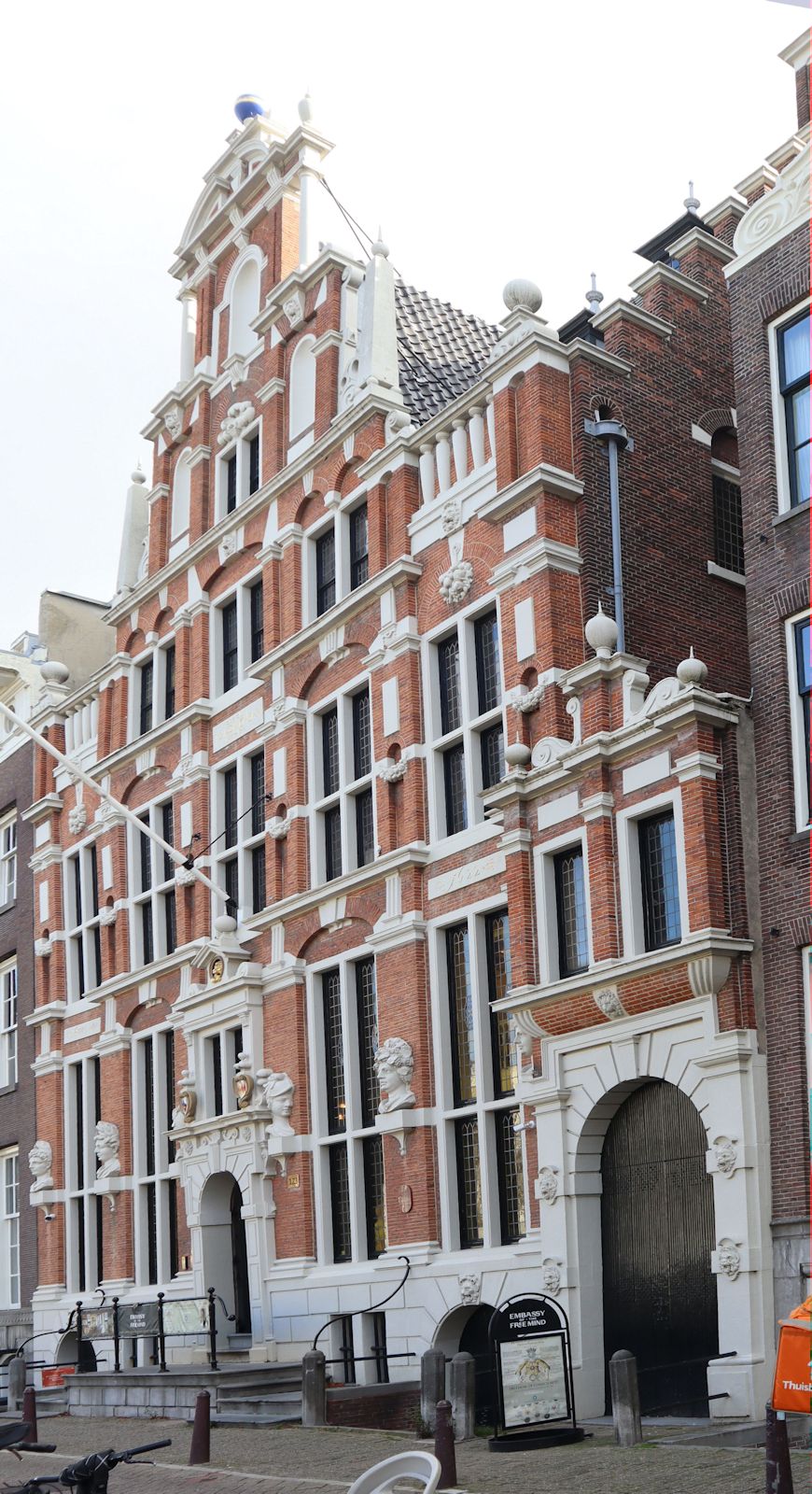 „Huis met de hoofden” in Amsterdam