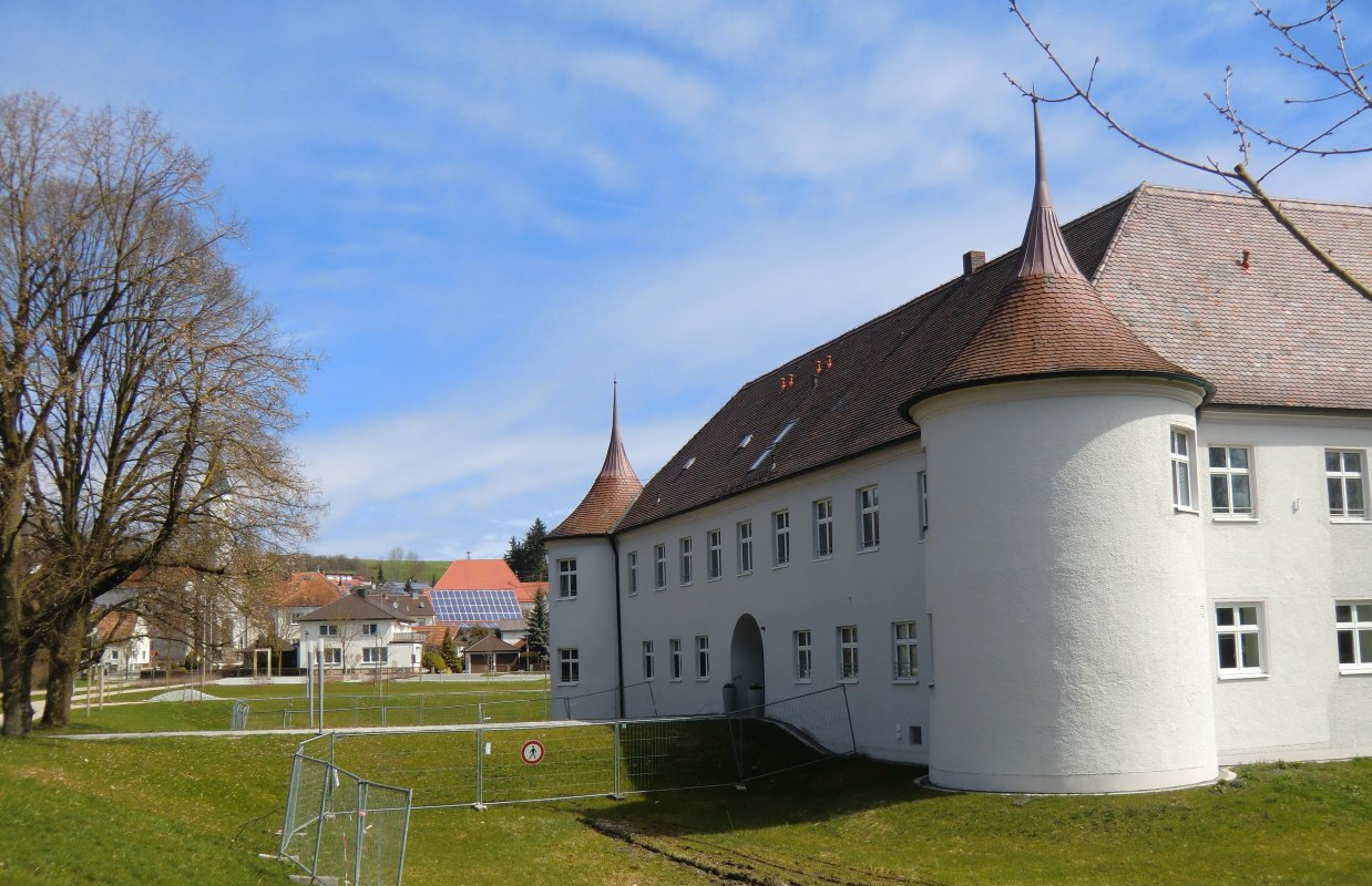Die „Regens Wagner”-Einrichtung für Erwachsene mit geistiger Behinderung im ehemaligen Schloss der Fugger in Glött