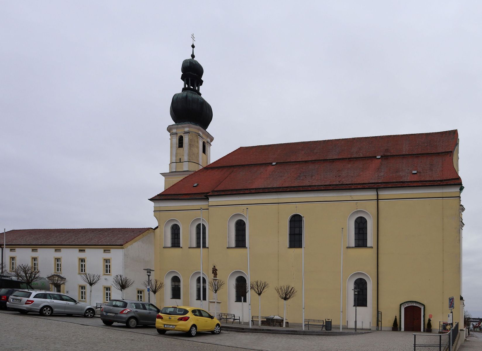 Wallfahrtskirche Maria Schnee und Oratorianer-Institut in Aufhausen