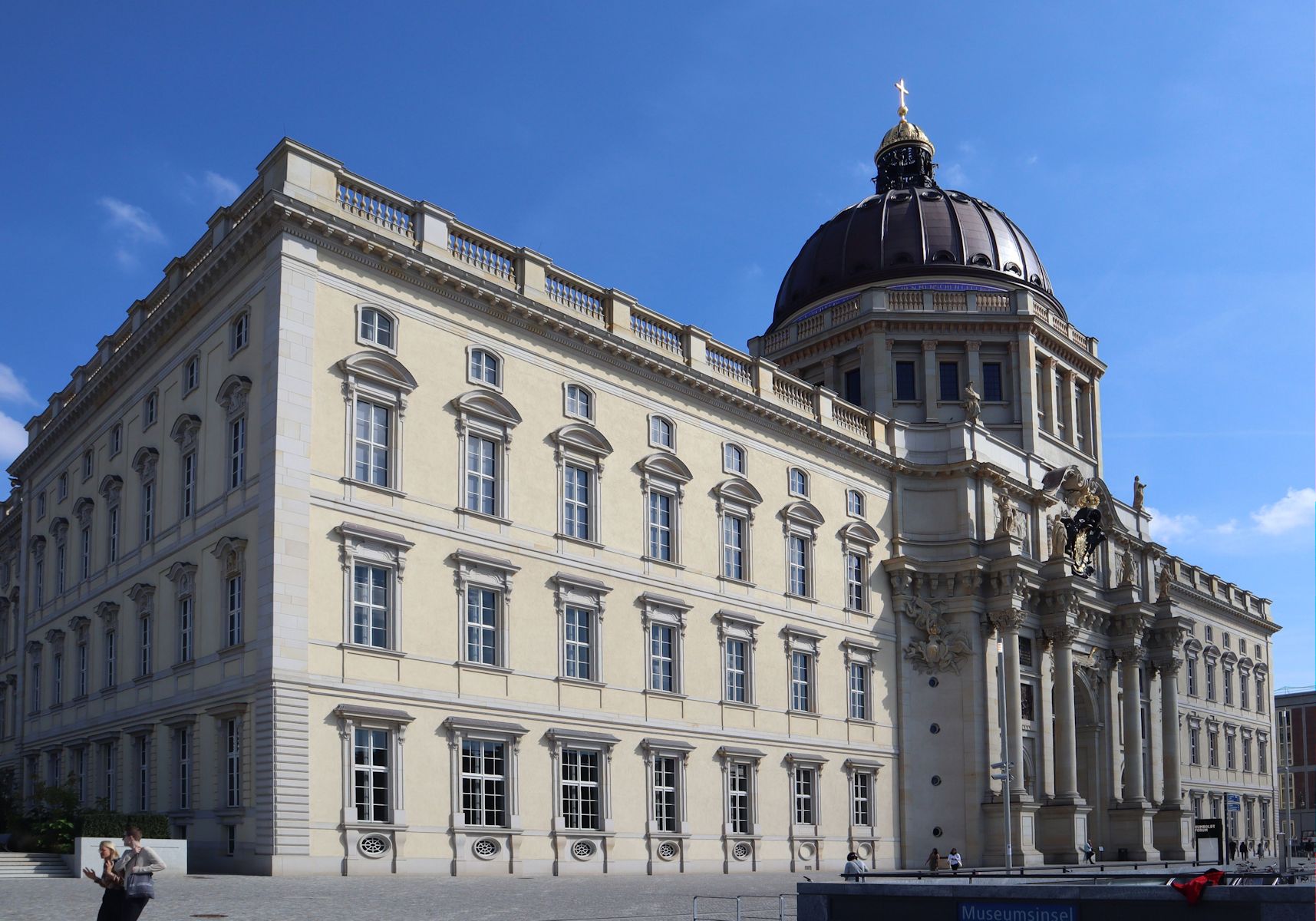 Das in seiner Fassade wieder aufgebaute Stadtschloss in Berlin