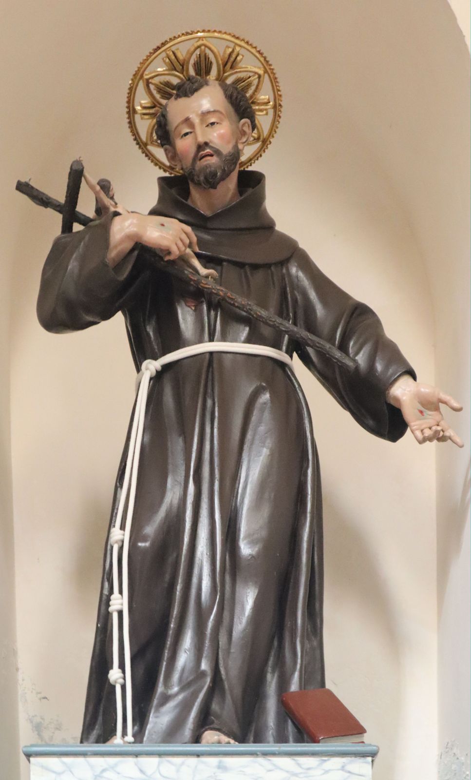 Statue in der Kirche des Klosters Santa Maria Occorrevole bei Piedimonte Matese