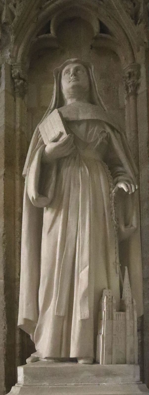 Statue in der Kathedrale in Bordeaux