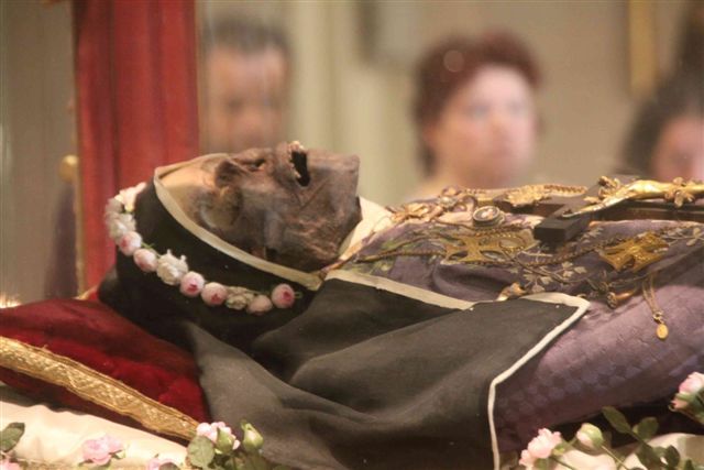 Johannas mumifizierter Körper in der Johanneskirche in Signa