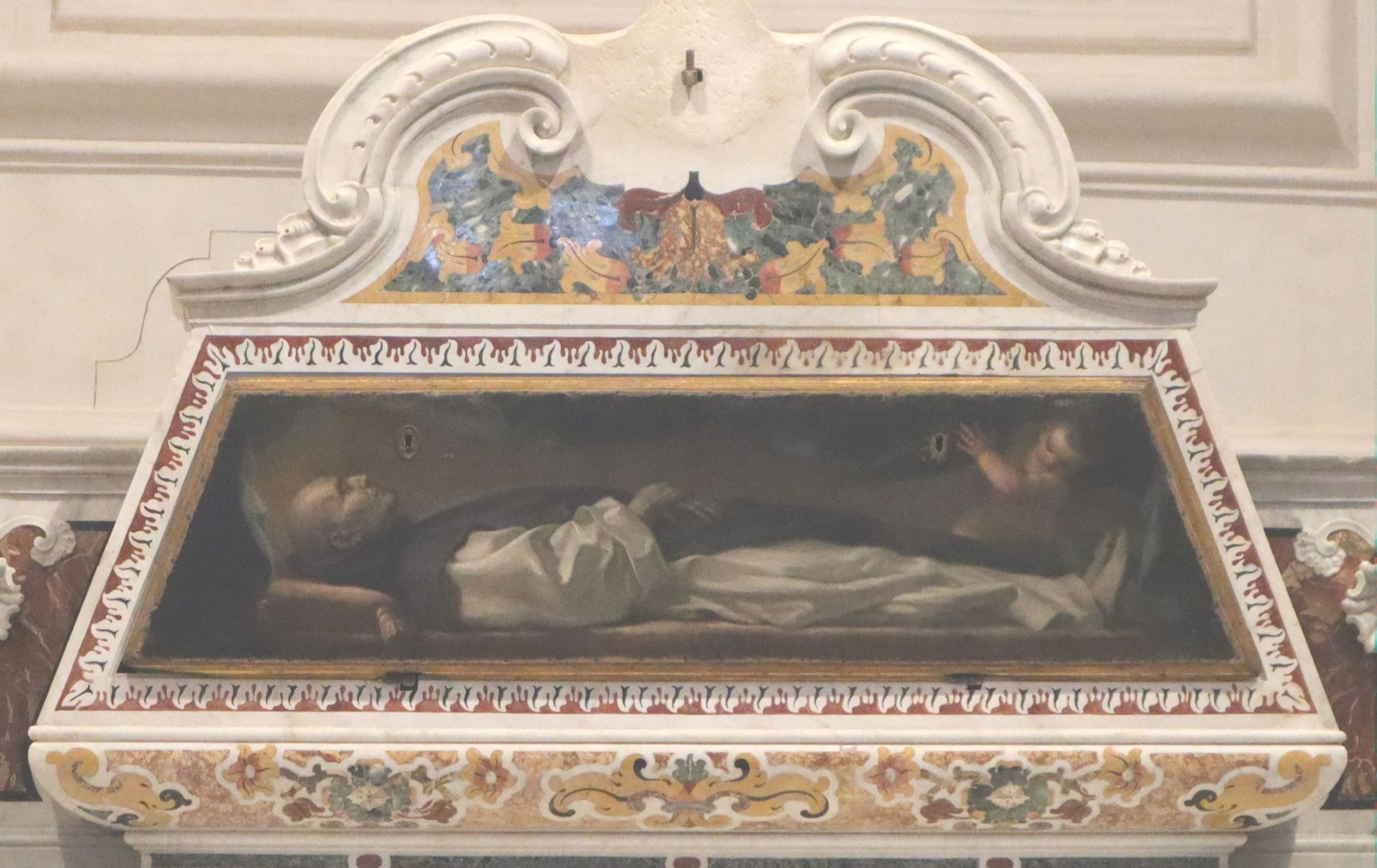 Johannes' Sarkophag  in der Basilika Santa Maria di Collemaggio in L'Aquila