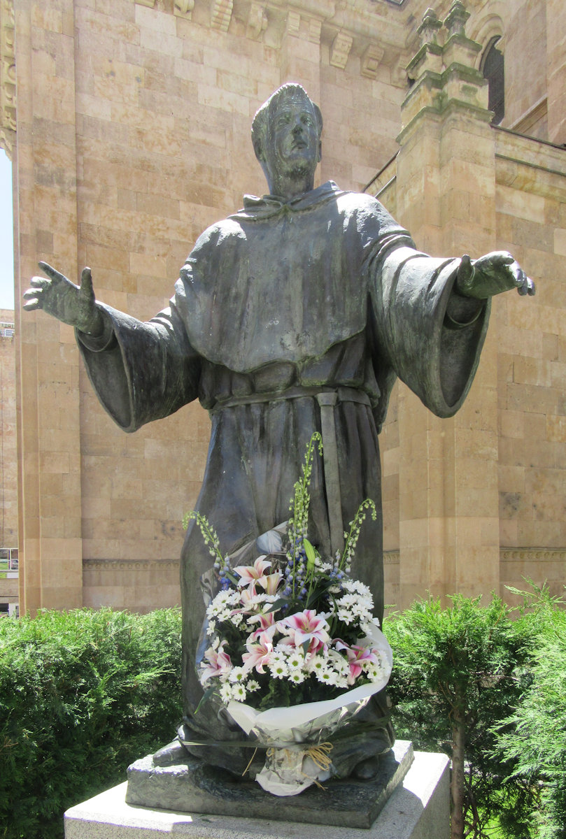 Denkmal vor der Johannes geweihten Kirche in Salamanca, 2002