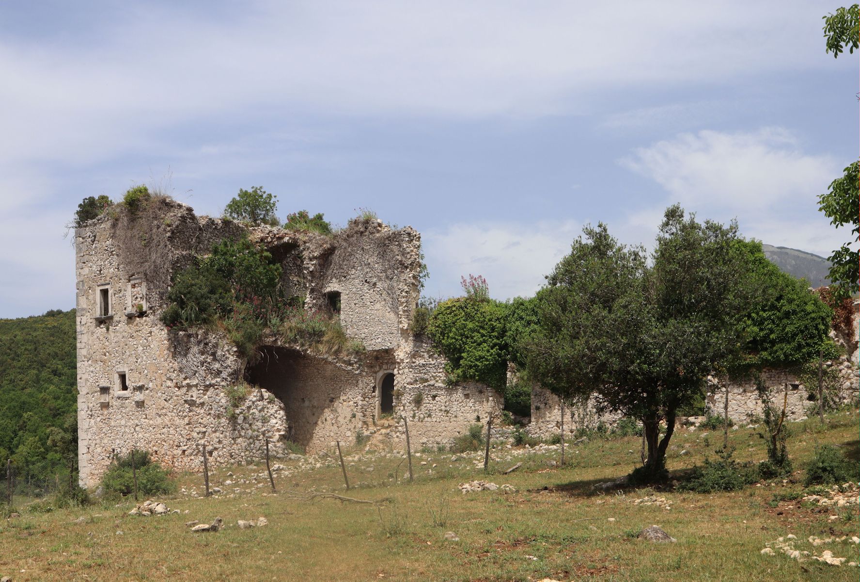Ruinen des im 2. Weltkrieg zerstörten Klosters Santa Maria dell'Albaneta bei Cassino