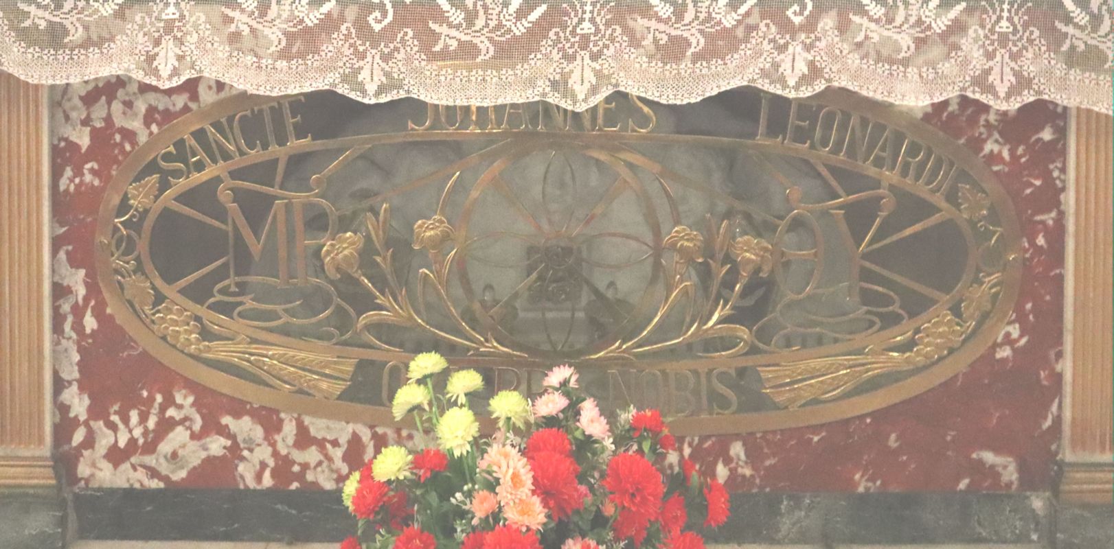 Reliquien in der heute als Konzertsaal genutzten Kirche Santa Maria Corteorlandini in Lucca