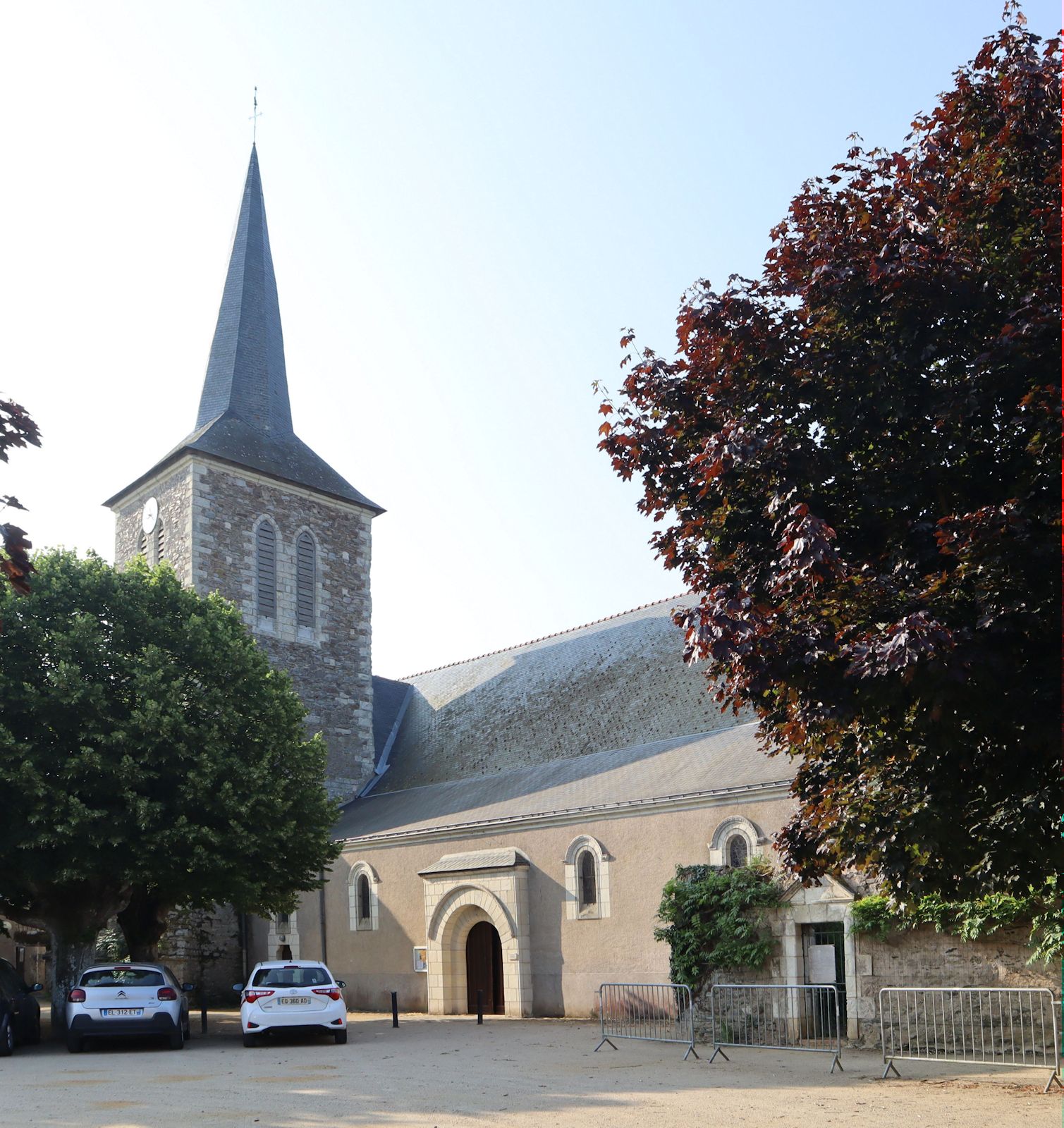 Pfarrkirche in Briollay