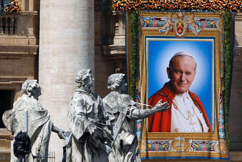 Bild von Johannes Paul II. bei der Seligsprechung auf dem Petersplatz in Rom