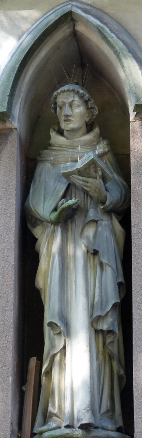 Ferdinand Riedel: Statue, 1898, an der Kirche Alt-St.-Peter, evang. Teil, in Straßburg