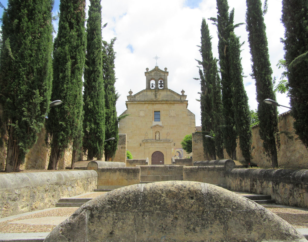 Aufgang zur Kirche des Klosters der Unbeschuhten Karmeliter in Segovia