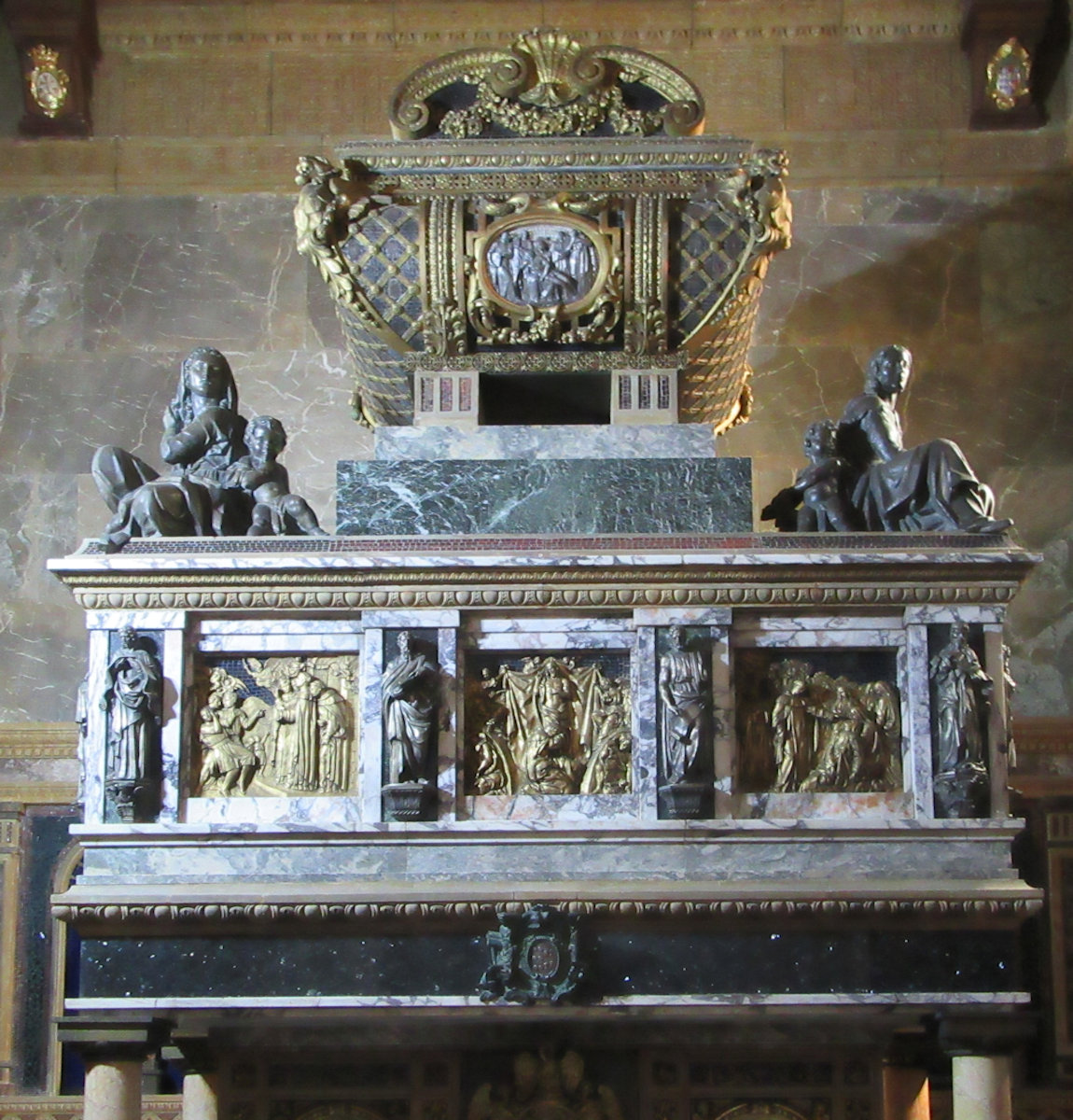 Félix Granda: Johannes' Sarkophag, 1927, in der Kirche des Klosters der Unbeschuhten Karmeliter in Segovia