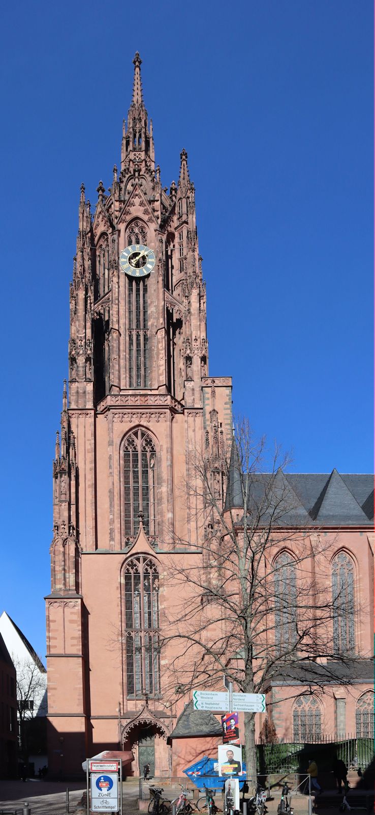 Turm des Kaiserdomes in Frankfurt