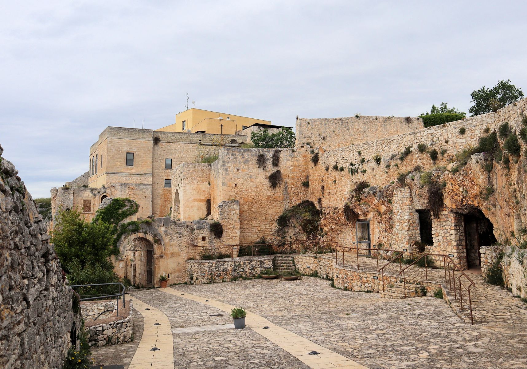 Kloster Santa Maria di Pulsano beim Bergort Tomaiuolo