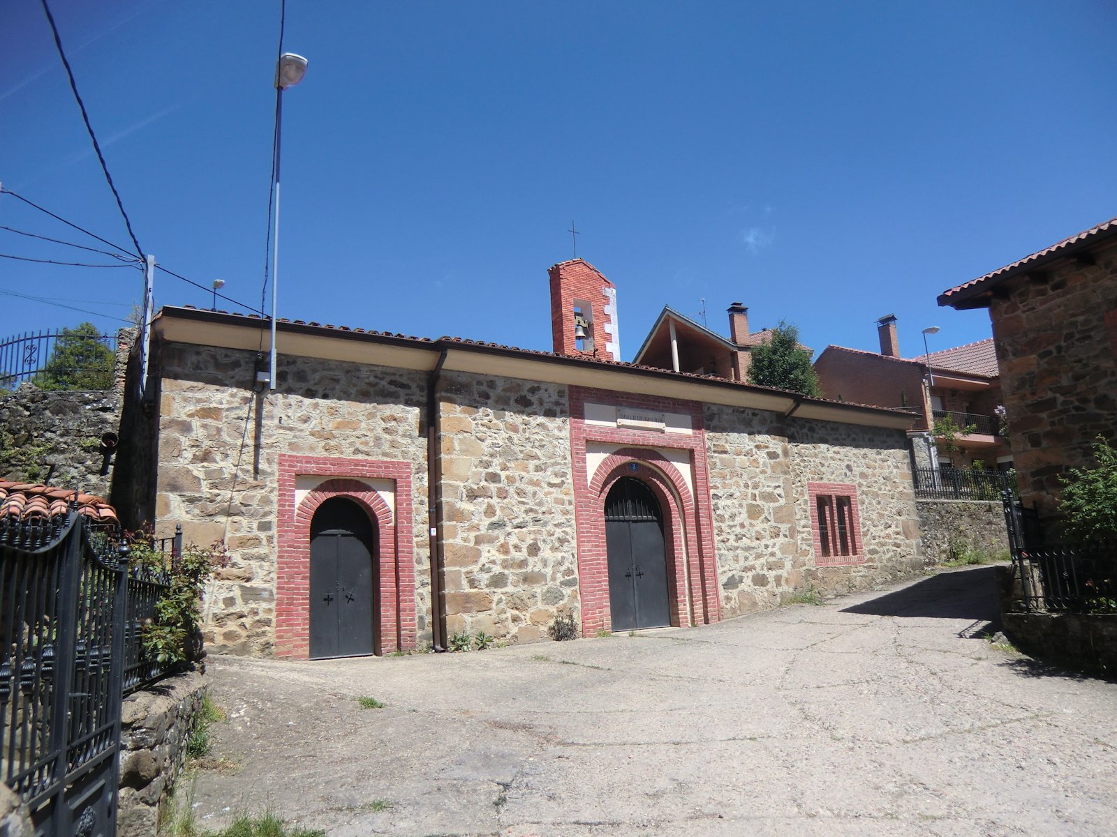 Kapelle an der Stelle von Johannes' Geburtshaus im Bergdorf Morgovejo