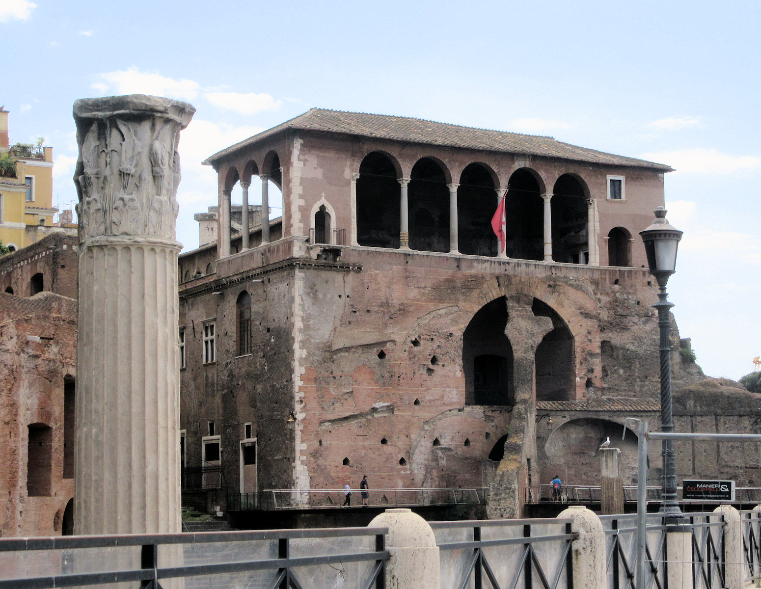 „Casa dei Cavalieri die Rodi”, das „Haus der Rhodos-Ritter”, gebaut im 12. Jahrhundert im Trajans-Forum in Rom