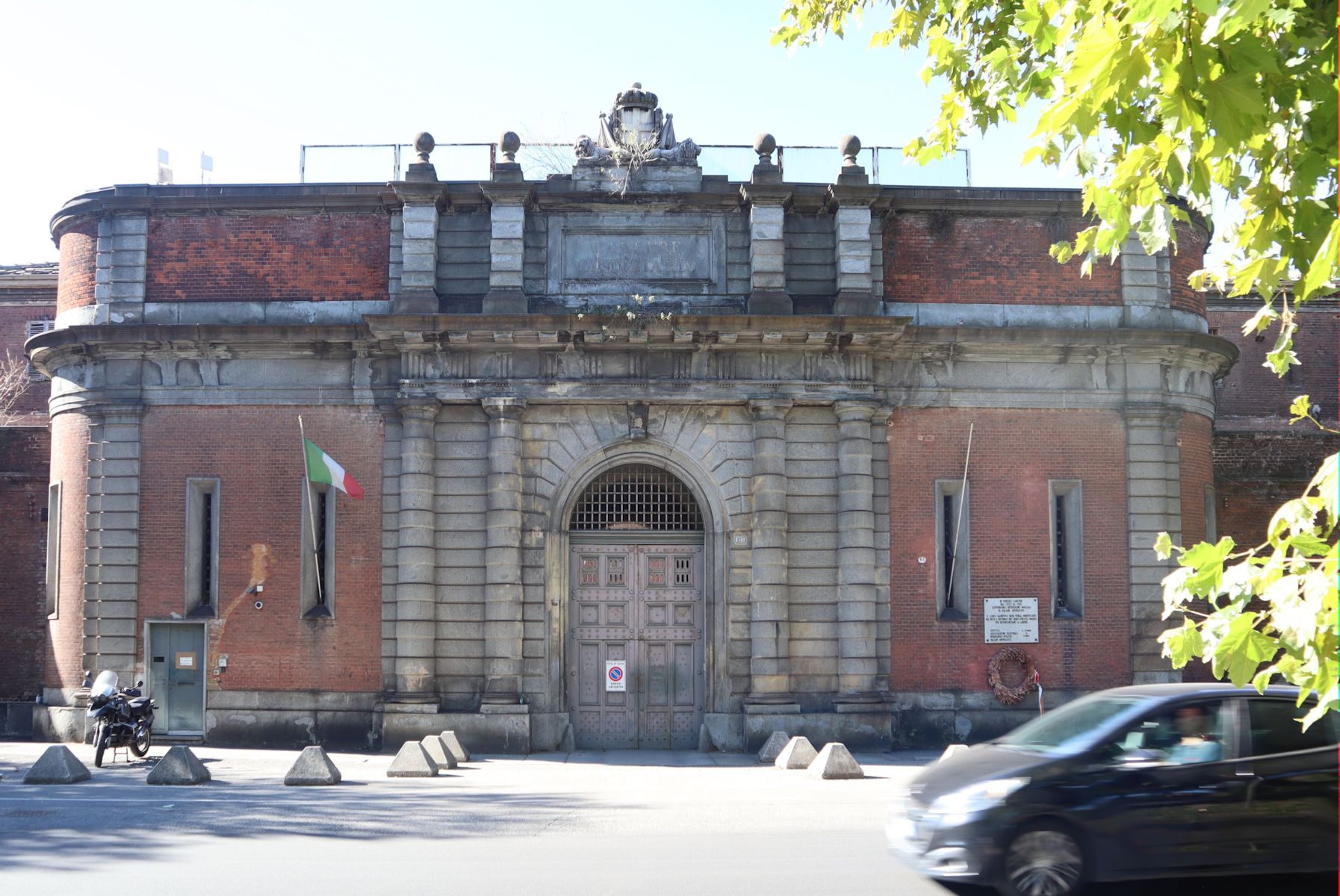 Haupttor des „neuen” Gefängnisses in Turin