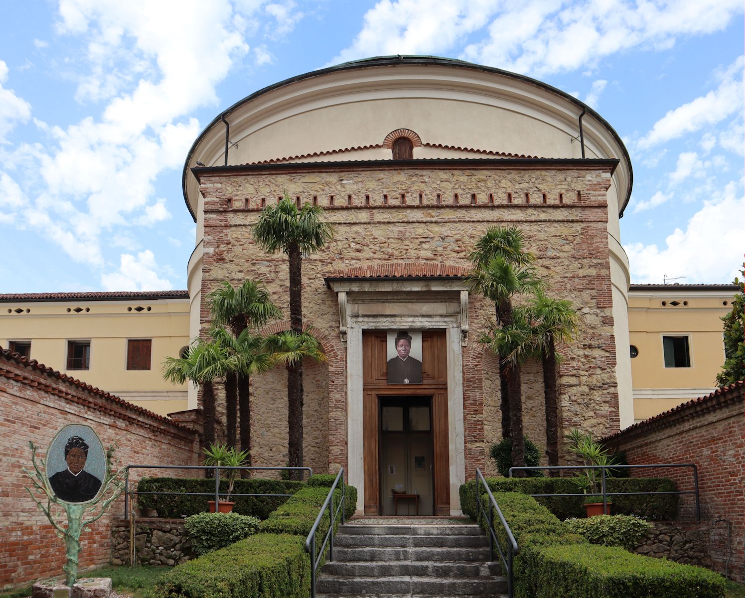 Kirche Sacra Famiglia der Canossianerinnen in Schio, heute Sanktuarium Santa Bakhita