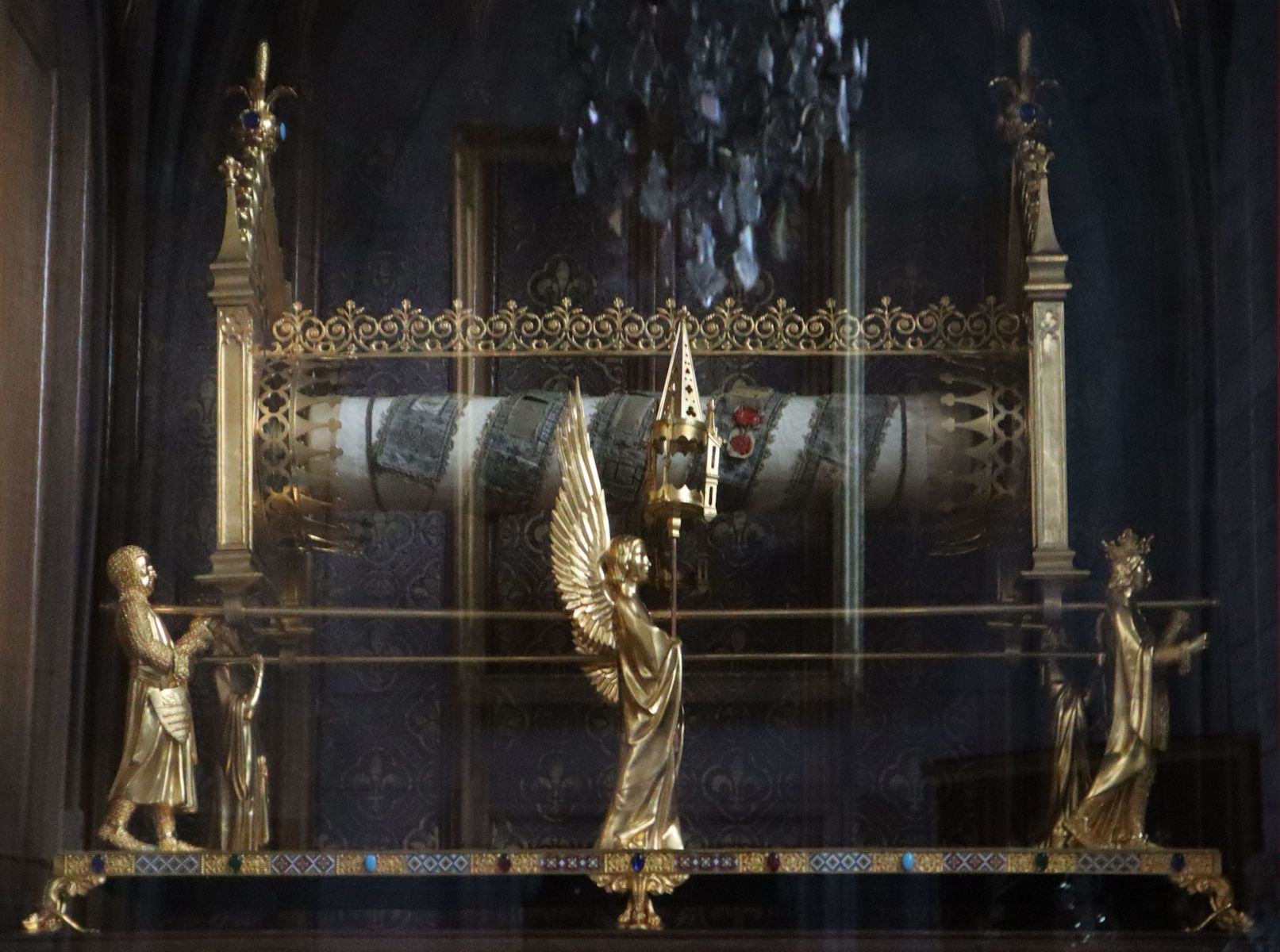 der - angebliche - Gürtel Josephs, Berührungsreliquie in der Pfarrkirche in Joinville bei Saint-Dizier, die einzige Reliquie von Joseph in Frankreich, von Seneschall Jean de Joinville um 1249 vom 7. Kreuzzug aus dem Heiligen Land mitgebracht