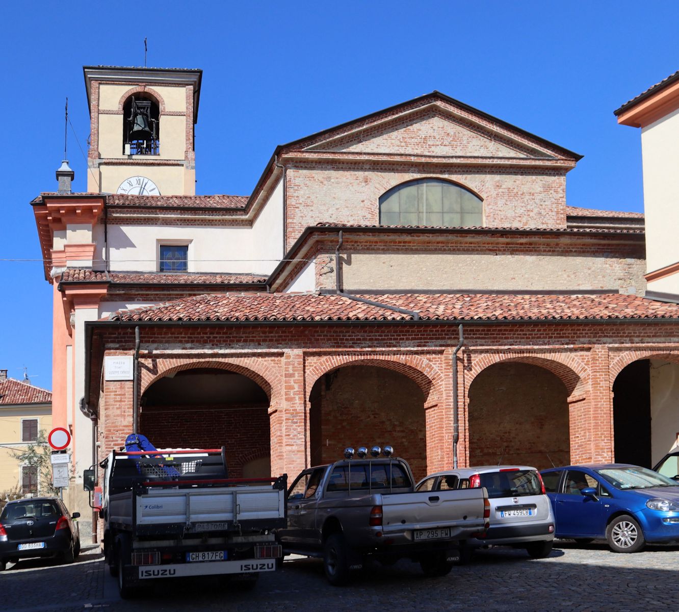 Pfarrkirche und nach Cafasso benannter Platz in Castelnuova Don Bosco