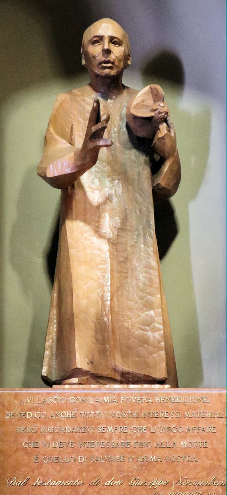 Statue in der Kirche in Castelletto di Brenzone