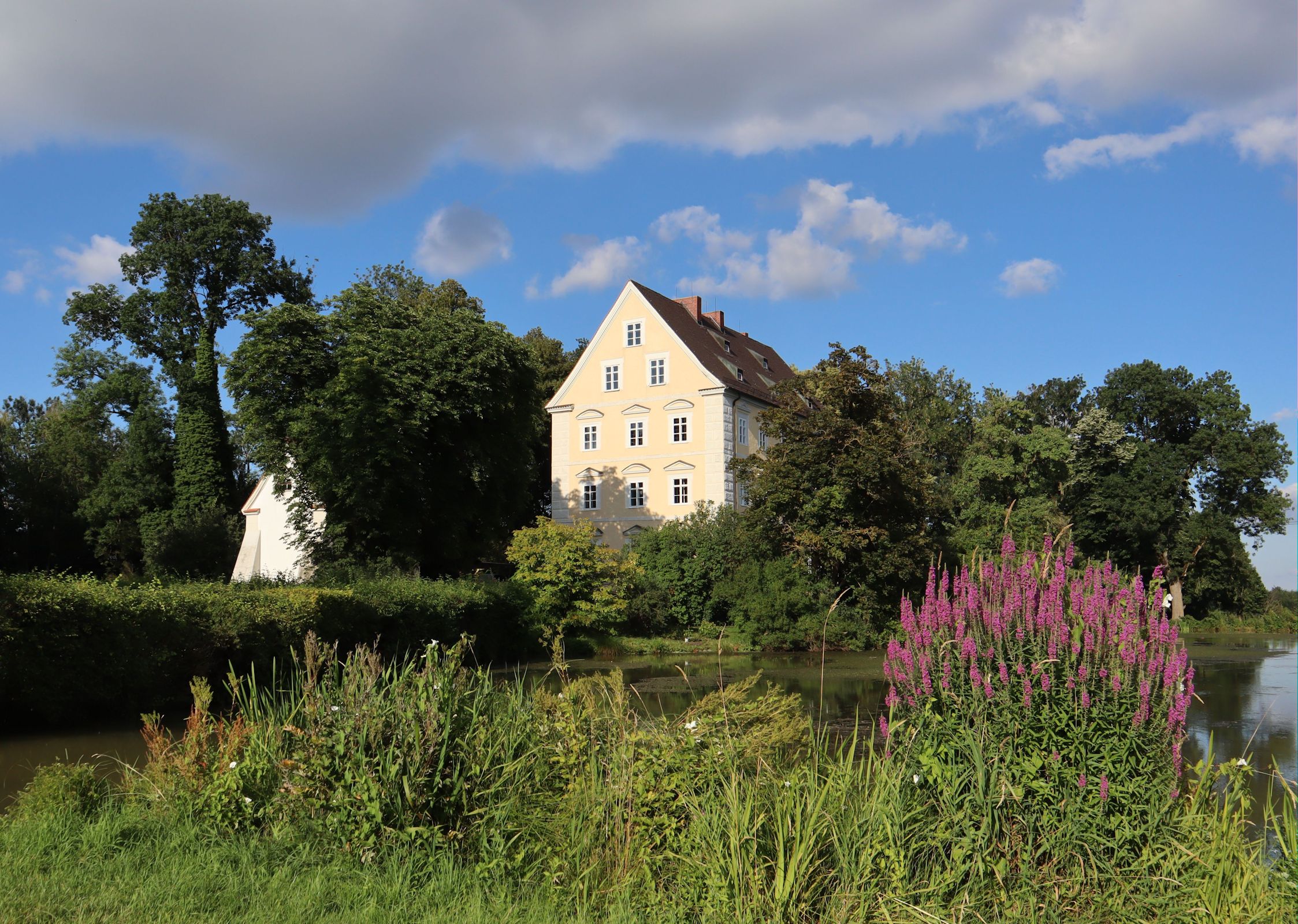 Schloss und Kapelle Erching