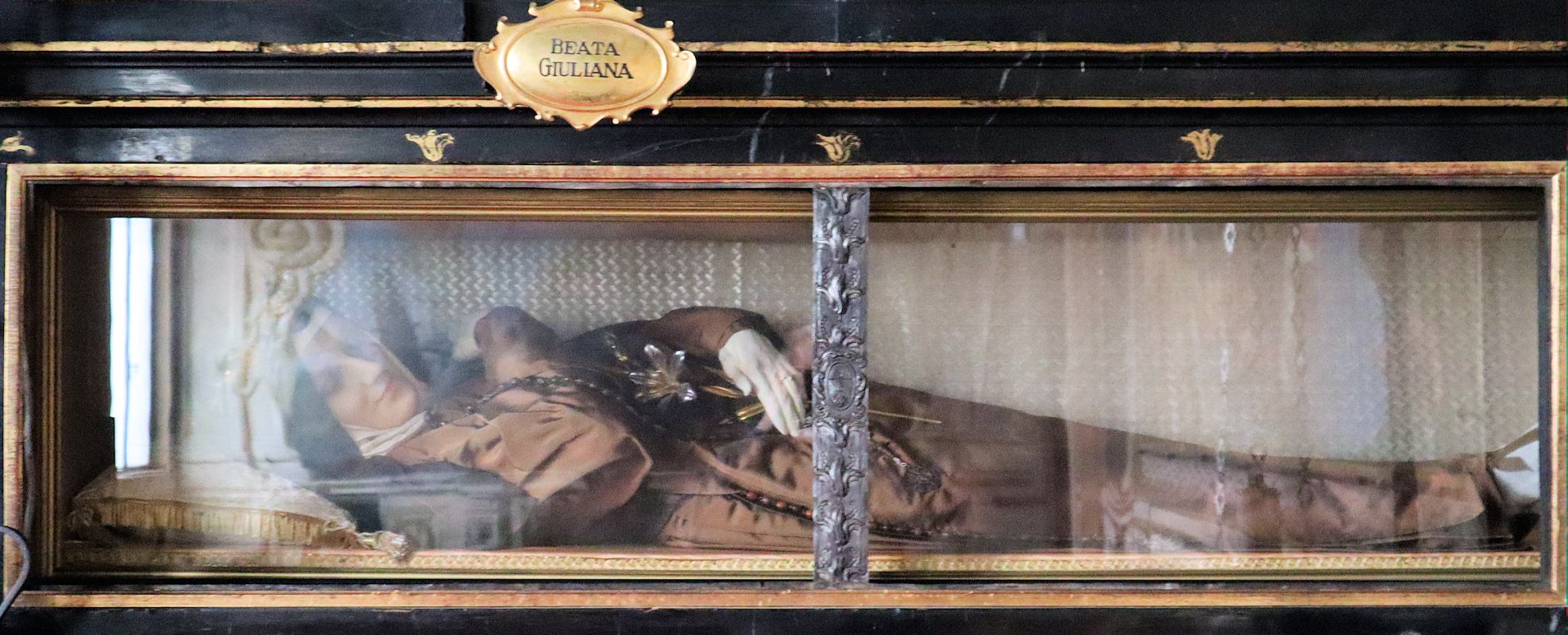 Julianas Liegefigur im Sanktuarium Santa Maria del Monte bei Varese