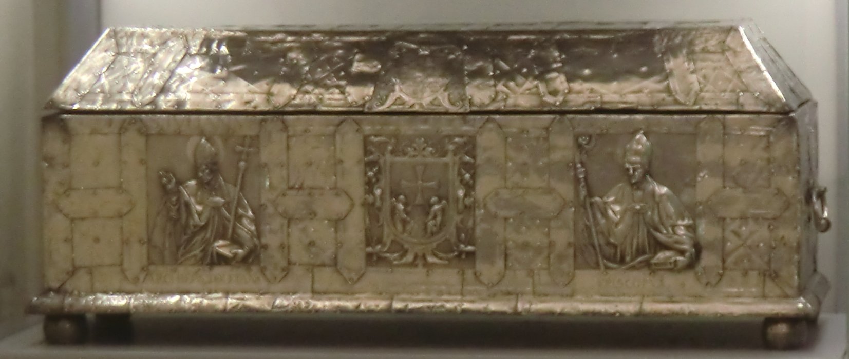 Reliquienkasten für Julian und == Serranus in der „Camera Santa” der Kathedrale in Oviédo