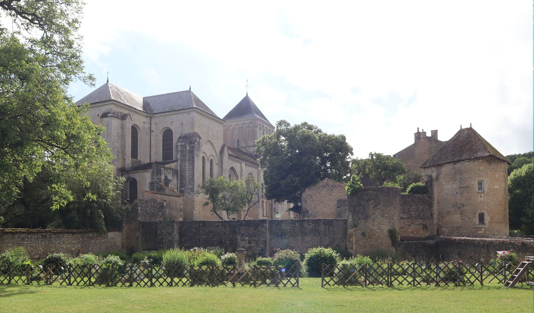 Wehrhaft: das ehemalige Kloster in Nouaillé-Maupertuis