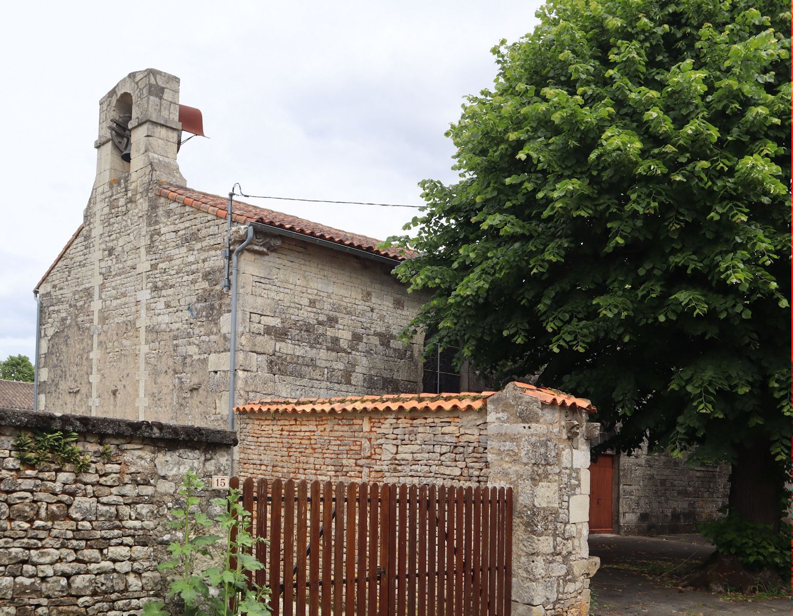 heutige Pfarrkirche in Mairé-Levescault