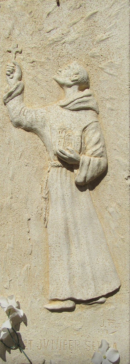 Relief an einem Haus neben seinem Wohnhaus in Petra auf Mallorca