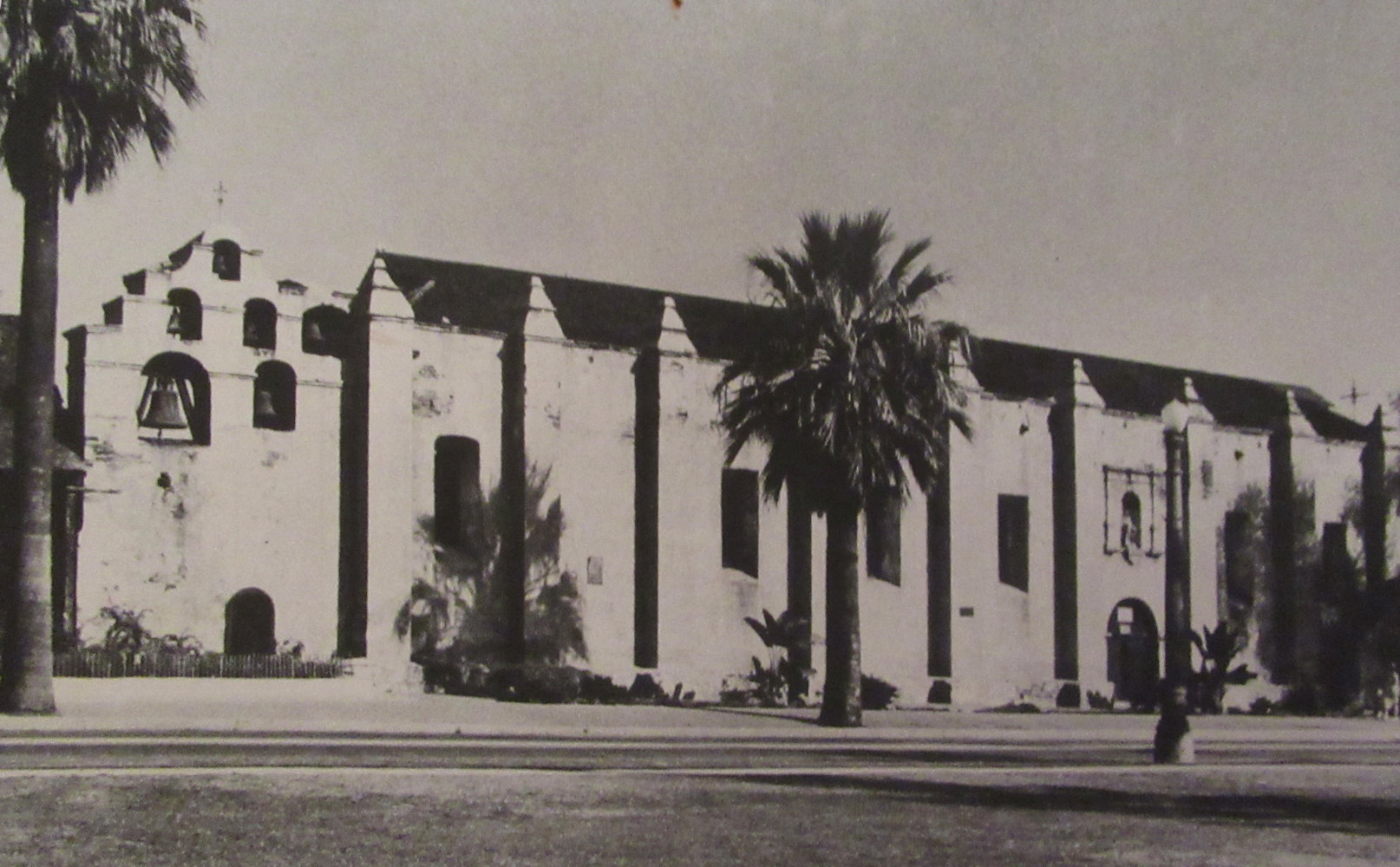 Missionsstation San Gabriel im heutigen Los Angeles, errichtet 1771, Bild im Museum neben seinem Wohnhaus