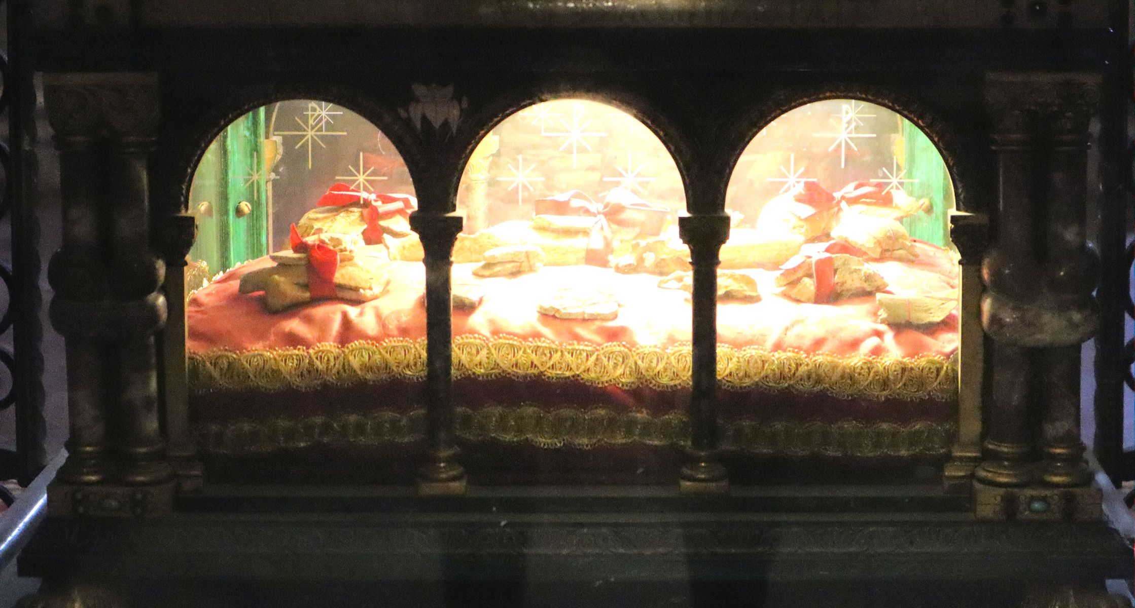 Justinas Reliquien in der Krypta der Kathedrale in Piacenza